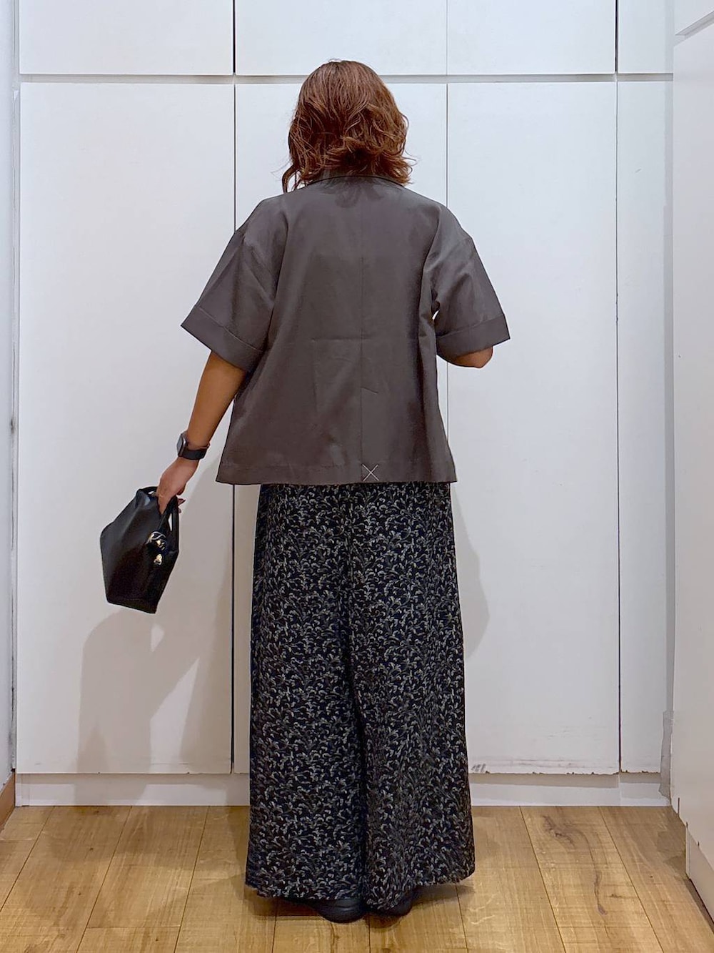 「体型カバー、高見え、高身長、ママコーデ、骨格ストレート、GLOBAL WORK、着痩せ・細見え、and STセール」|「GLOBAL WORKのスペ軽お財布ショルダー/132336(ショルダーバッグ、ブラック系)」を使った、ココさん(レディース・165cm)の夏コーディネートの4枚目の写真