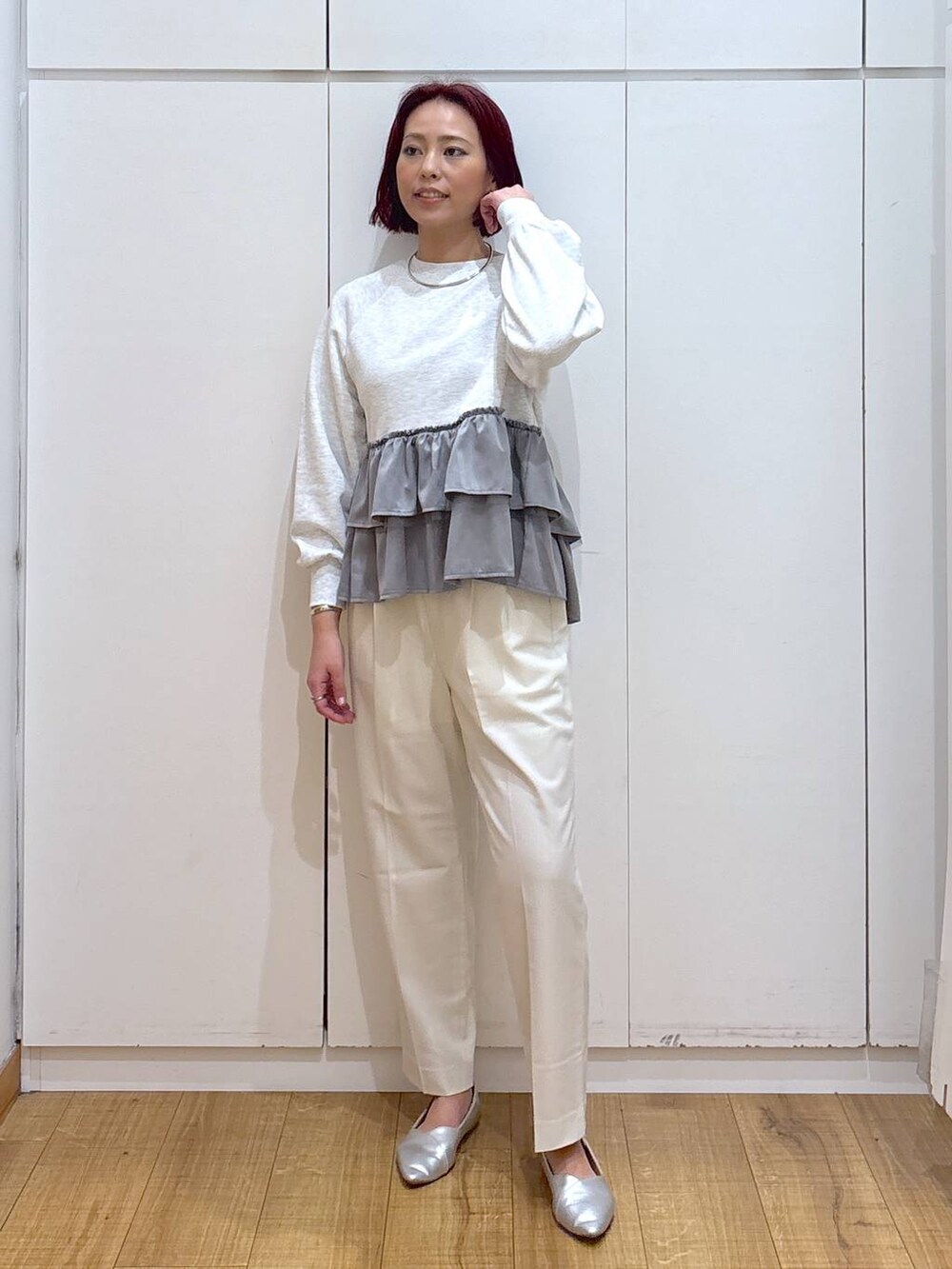 「体型カバー、高見え、高身長、ママコーデ、骨格ストレート、GLOBAL WORK、着痩せ・細見え、フェミニン、春コーデ」|「GLOBAL WORKのウツクシルエットテーパードパンツ/133595(その他パンツ、イエロー系)」を使った、ココさん(レディース・165cm)の春コーディネートの5枚目の写真