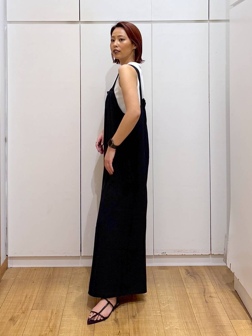 「高身長、ママコーデ、骨格ストレート、体型カバー、高見え、GLOBAL WORK、着痩せ・細見え」|「A part byのクロスフラットサンダル(サンダル、ブラック系)」を使った、ココさん(レディース・165cm)の春コーディネートの8枚目の写真