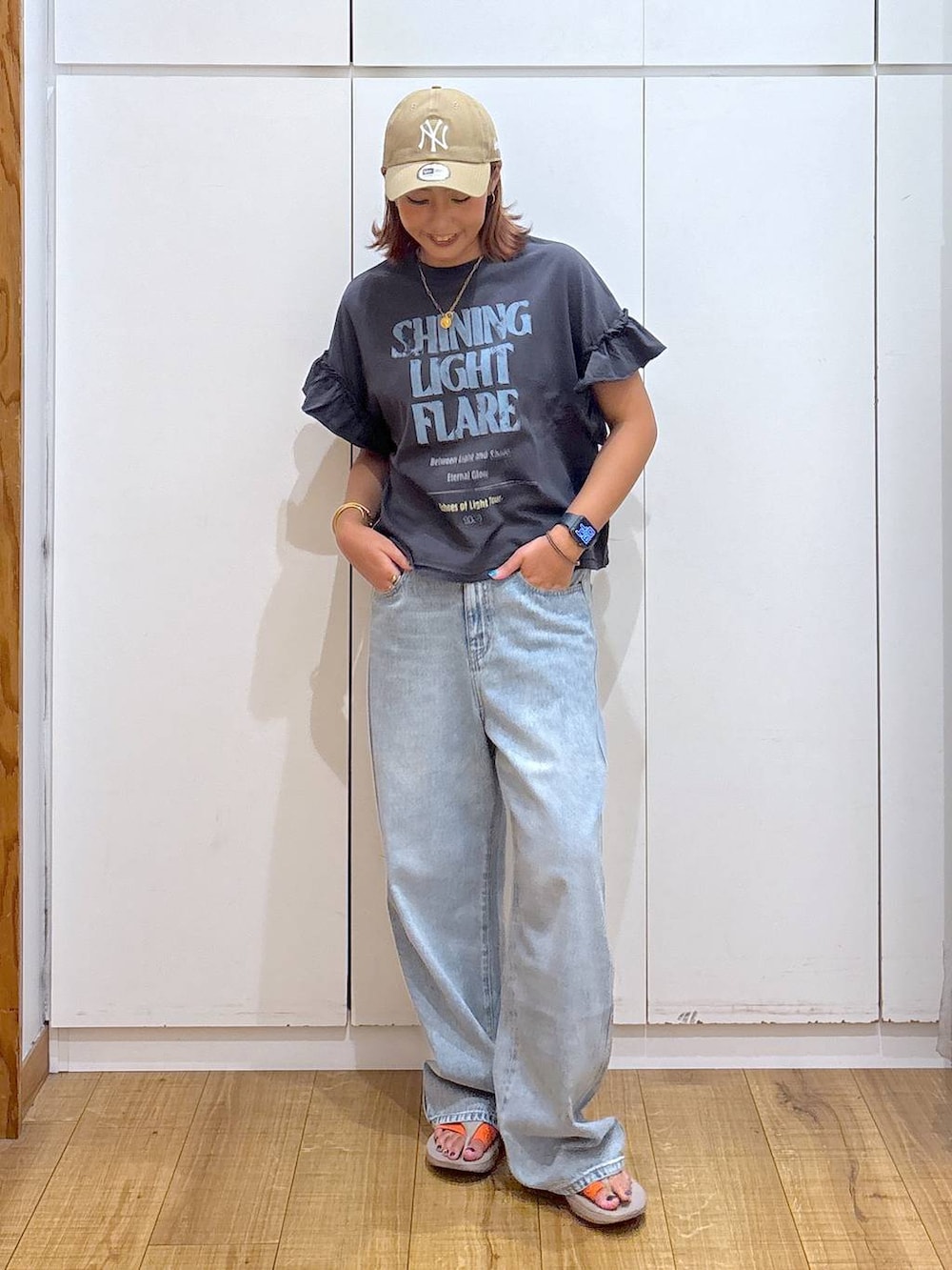「体型カバー、高見え、高身長、ママコーデ、骨格ストレート、GLOBAL WORK、着痩せ・細見え、and STセール」｜「GLOBAL WORKのGOODデニムバギーパンツ/118365（デニムパンツ、ブルー系）」を使った、ココさん（レディース・165cm）の夏コーディネートの3枚目の写真