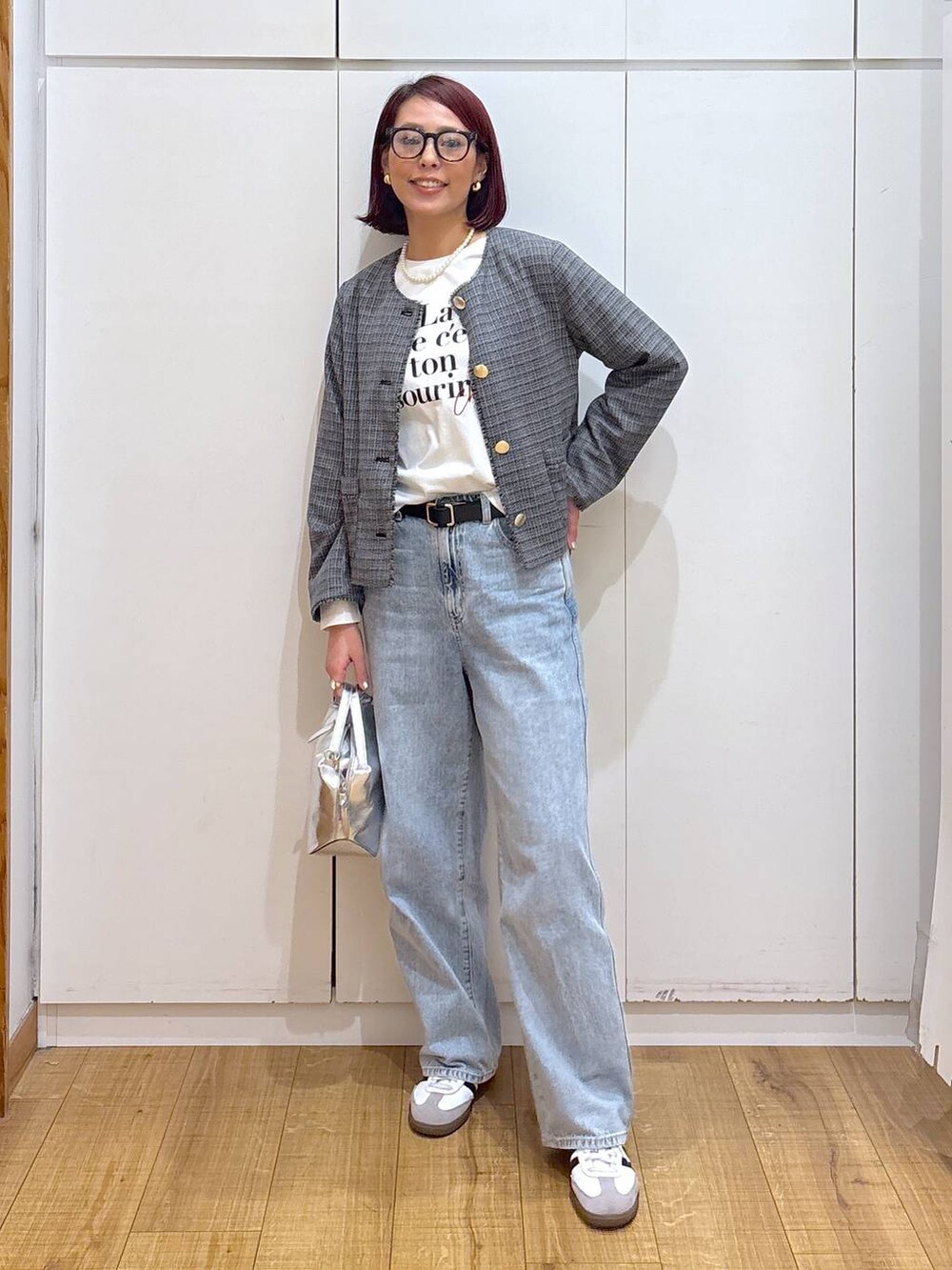 「体型カバー、高見え、高身長、ママコーデ、骨格ストレート、GLOBAL WORK、着痩せ・細見え」|「GLOBAL WORKのGOODデニムバギーパンツ/118365(デニムパンツ、ブルー系)」を使った、ココさん(レディース・165cm)の春コーディネートの2枚目の写真