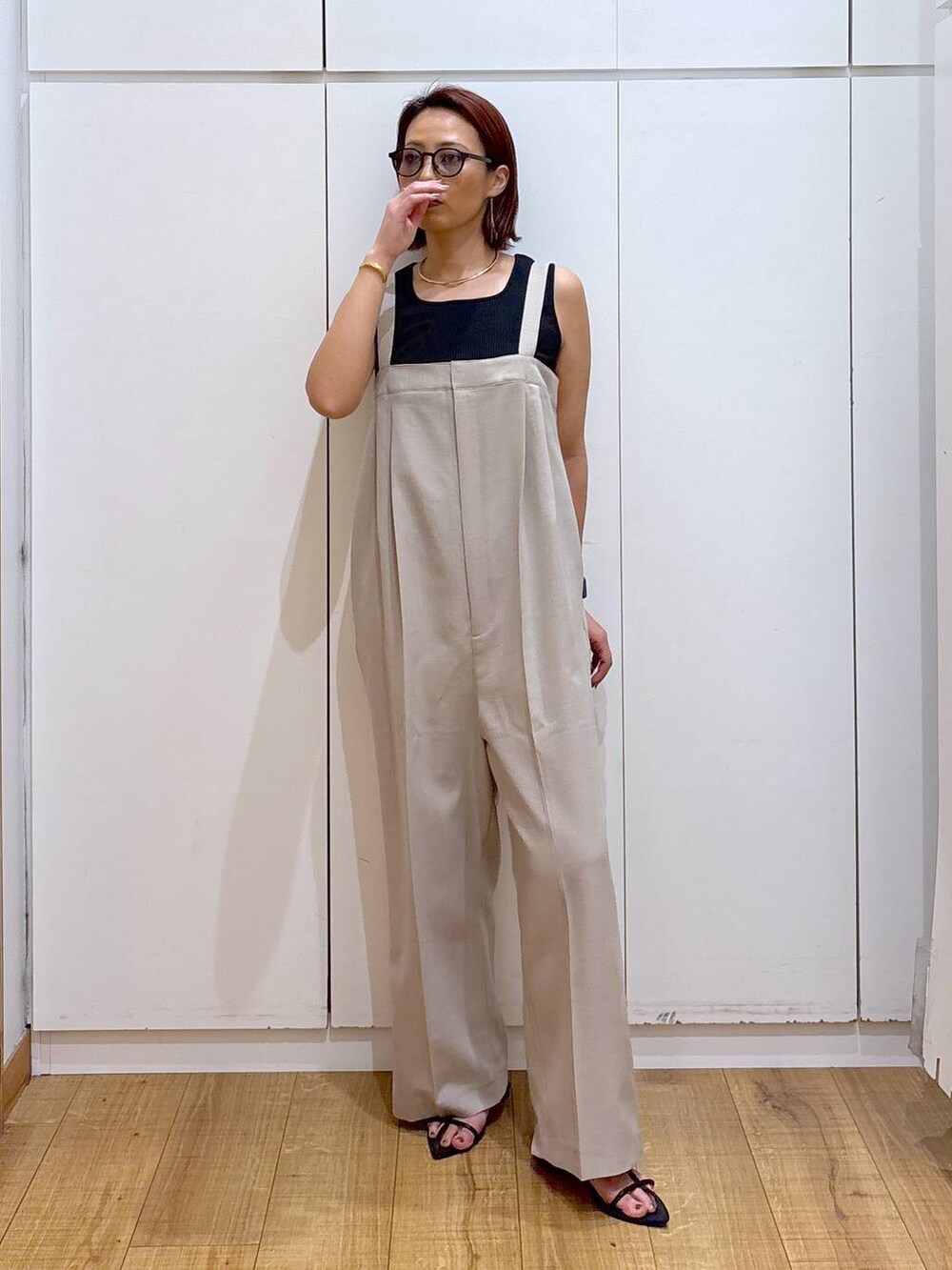 「体型カバー、高見え、高身長、ママコーデ、骨格ストレート、GLOBAL WORK、着痩せ・細見え」|「A part byのクロスフラットサンダル(サンダル、ブラック系)」を使った、ココさん(レディース・165cm)の春コーディネートの8枚目の写真