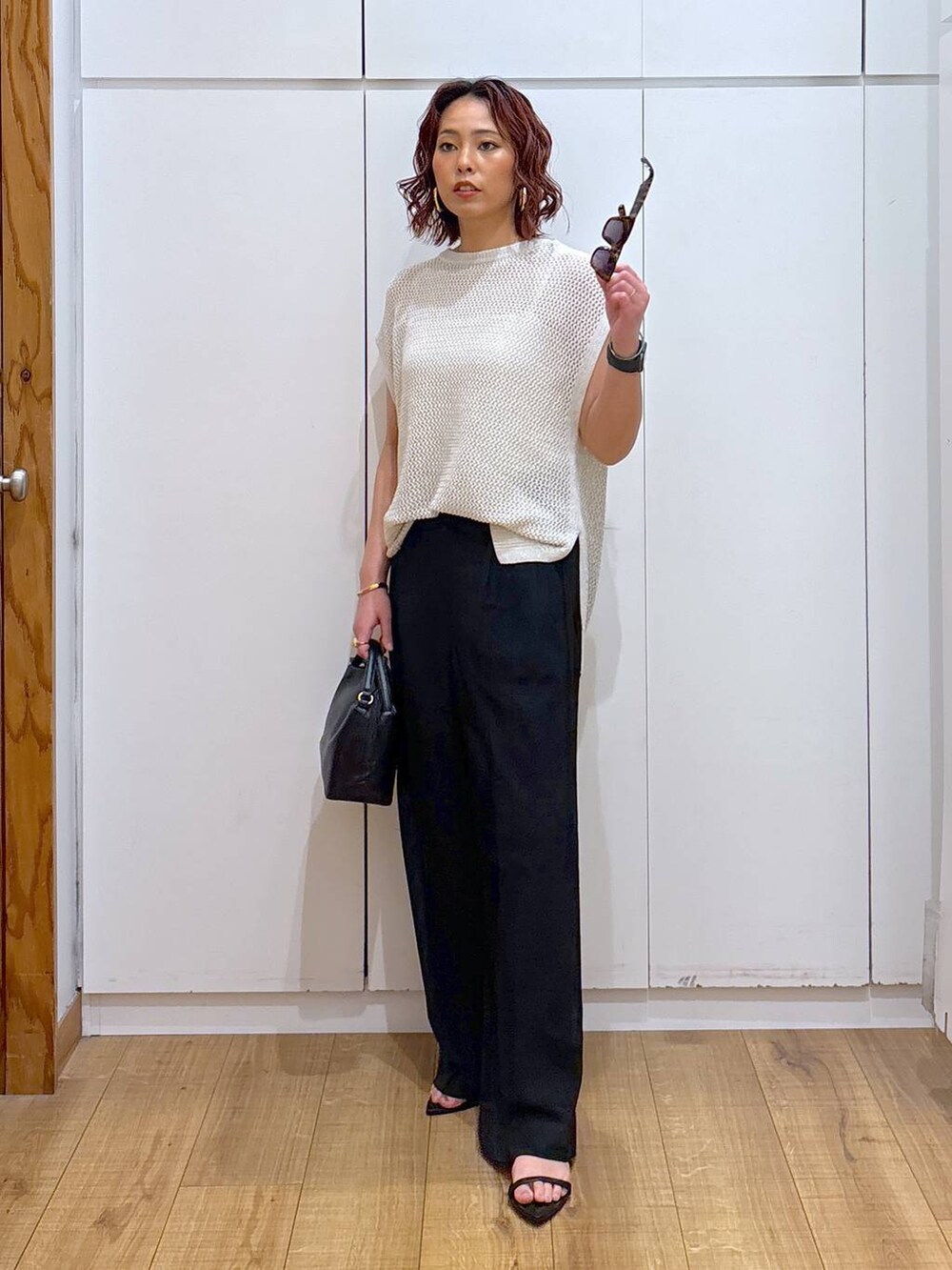 「GLOBAL WORK、着痩せ・細見え、ママコーデ、骨格ストレート、体型カバー、高見え、高身長」｜「GLOBAL WORKのスペ軽お財布ショルダー/132336（ショルダーバッグ、ブラック系）」を使った、ココさん（レディース・165cm）の夏コーディネートの4枚目の写真
