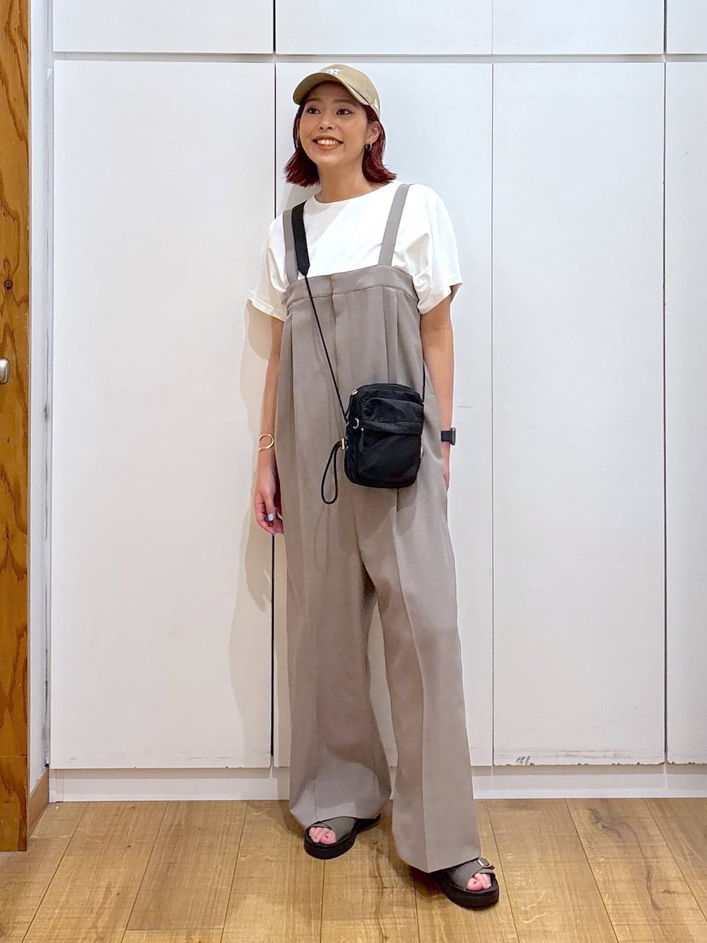 「骨格ストレート、GLOBAL WORK、着痩せ・細見え、体型カバー、高見え、高身長、ママコーデ」|「GLOBAL WORKのNEW ERA/カジュアルクラシックCAP/260080(キャップ、ベージュ系)」を使った、ココさん(レディース・165cm)の春コーディネートの2枚目の写真