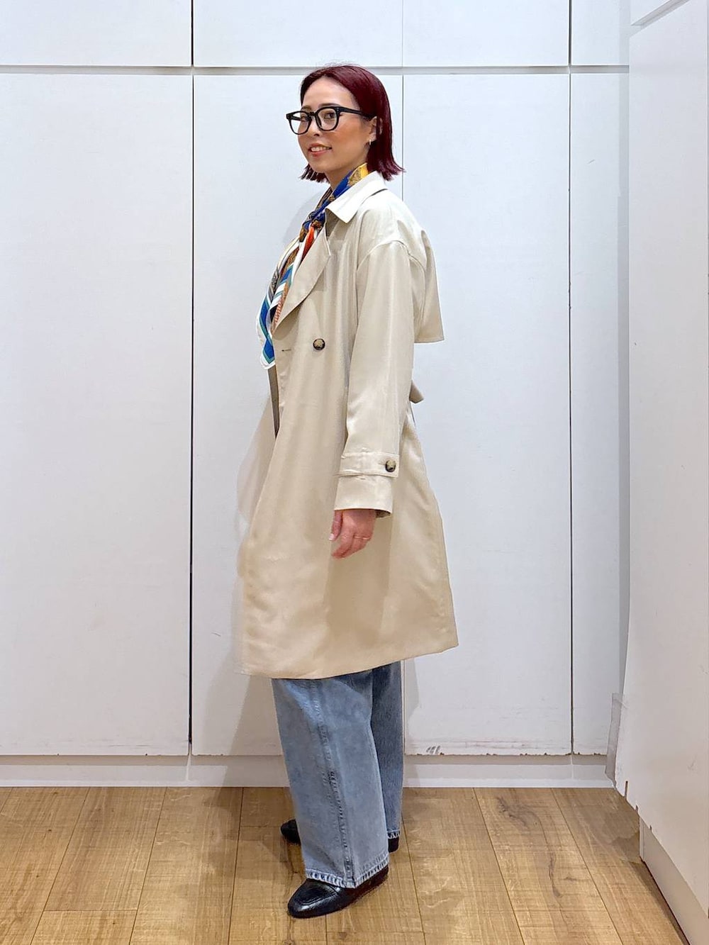 「体型カバー、高見え、高身長、ママコーデ、骨格ストレート、GLOBAL WORK、着痩せ・細見え」|「GLOBAL WORKのGOODデニムバギーパンツ/118365(デニムパンツ、ブルー系)」を使った、ココさん(レディース・165cm)の春コーディネートの4枚目の写真