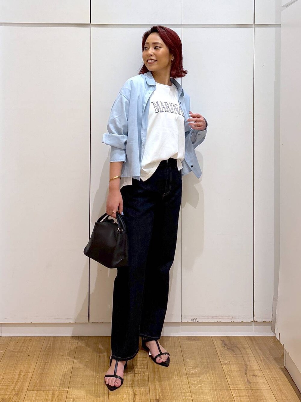 「体型カバー、高見え、高身長、ママコーデ、骨格ストレート、GLOBAL WORK、着痩せ・細見え」｜「GLOBAL WORKのスペ軽お財布ショルダー/132336（ショルダーバッグ、ブラック系）」を使った、ココさん（レディース・165cm）の春コーディネートの3枚目の写真