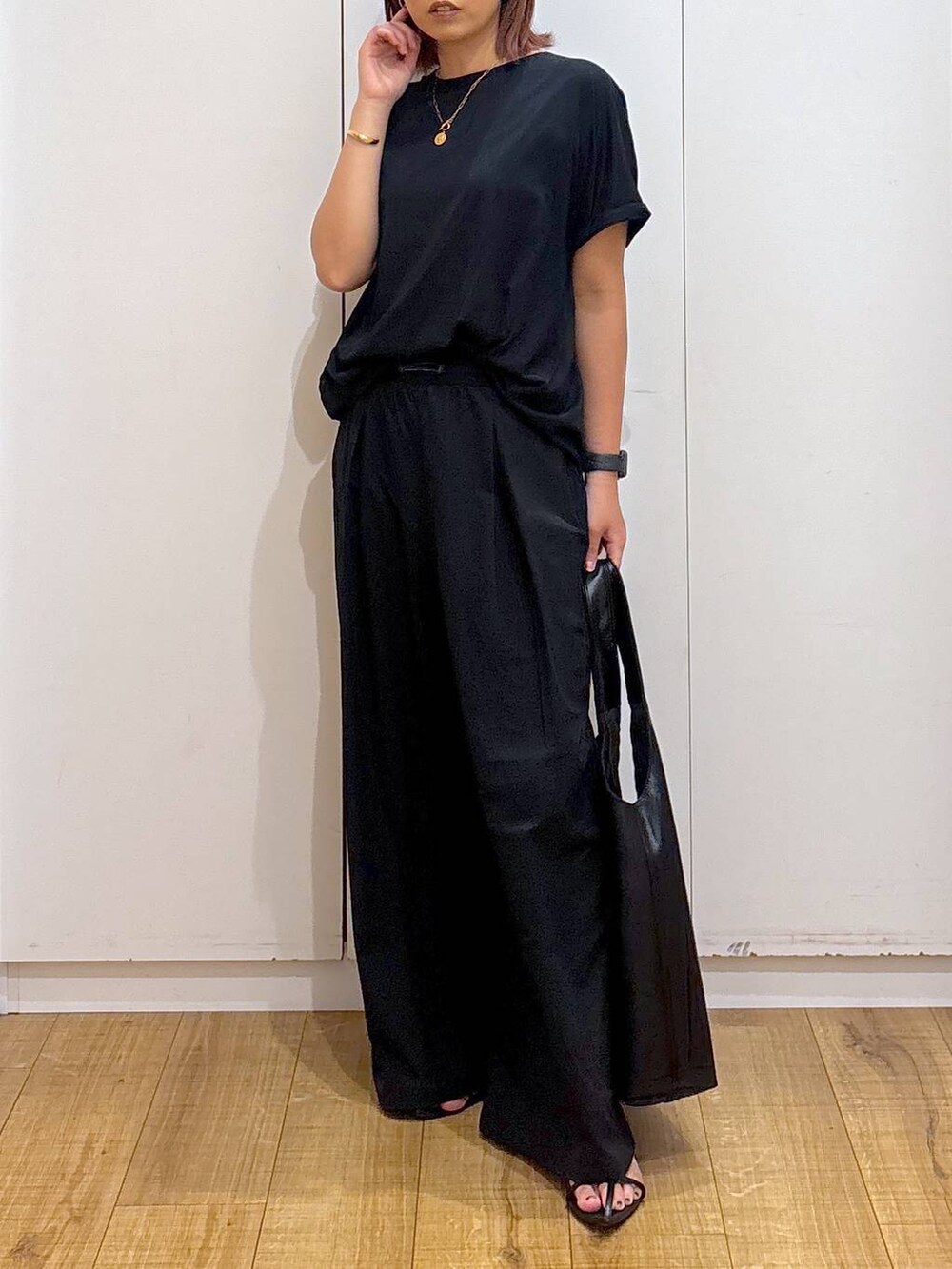 「体型カバー、着痩せ・細見え、高見え、高身長、ママコーデ、骨格ストレート、GLOBAL WORK」|「A part byのクロスフラットサンダル(サンダル、ブラック系)」を使った、ココさん(レディース・165cm)の夏コーディネートの4枚目の写真