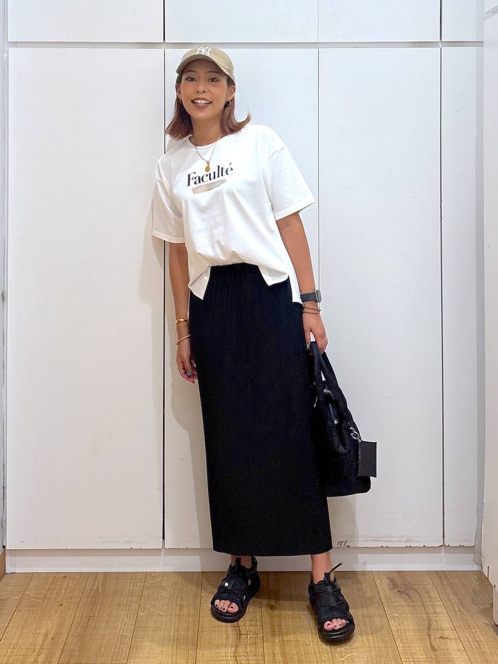 「体型カバー、ママコーデ、骨格ストレート、GLOBAL WORK、着痩せ・細見え、高見え、高身長」|「GLOBAL WORKのリッチクリーンプリントT半袖/147640(Tシャツ/カットソー、ホワイト系)」を使った、ココさん(レディース・165cm)の夏コーディネートの3枚目の写真