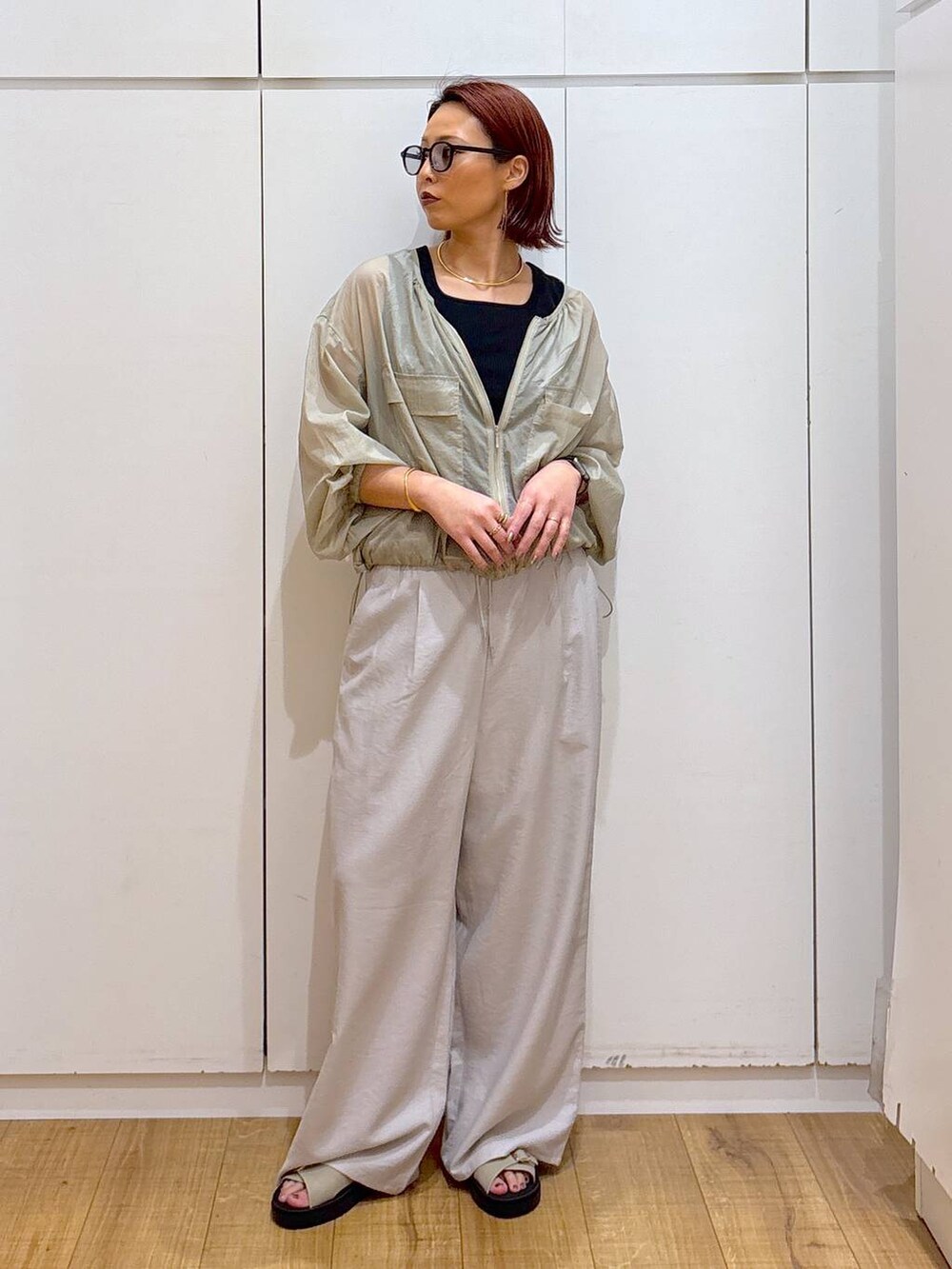 「体型カバー、高見え、高身長、ママコーデ、骨格ストレート、GLOBAL WORK、着痩せ・細見え」｜「GLOBAL WORKのBeauteeスクエアタンク/289845（タンクトップ、ブラック系）」を使った、ココさん（レディース・165cm）の春コーディネートの3枚目の写真