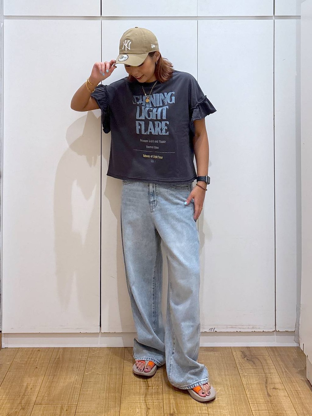 「体型カバー、高見え、高身長、ママコーデ、骨格ストレート、GLOBAL WORK、着痩せ・細見え、and STセール」｜「GLOBAL WORKのGOODデニムバギーパンツ/118365（デニムパンツ、ブルー系）」を使った、ココさん（レディース・165cm）の夏コーディネートの2枚目の写真