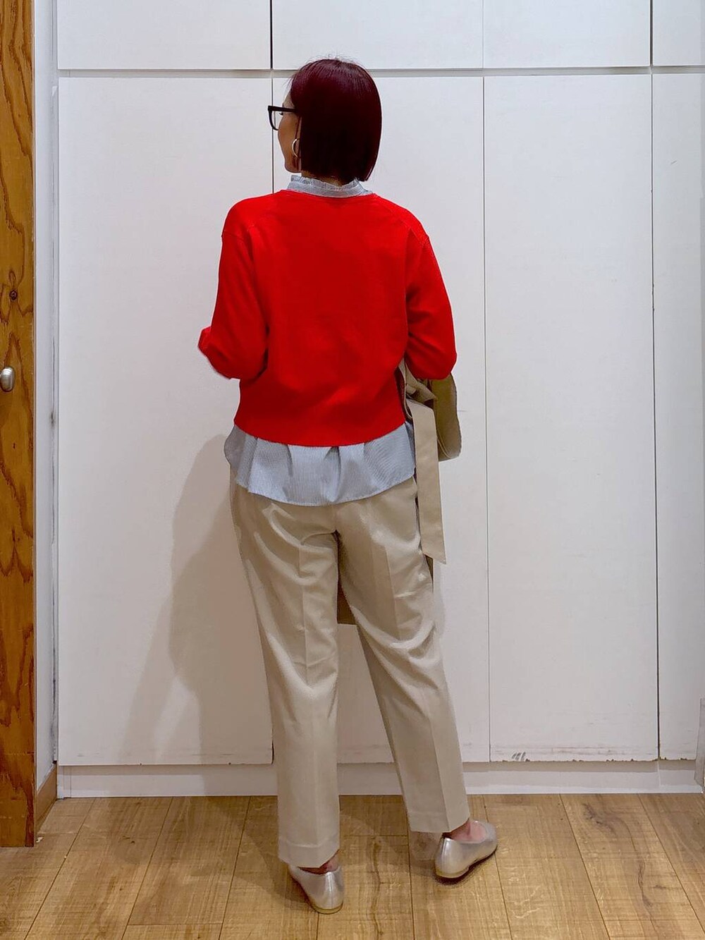 「高見え、GLOBAL WORK、高身長、ママコーデ、骨格ストレート、着痩せ・細見え、体型カバー」|「GLOBAL WORKのウツクシルエットテーパードパンツ/133595(その他パンツ、ベージュ系)」を使った、ココさん(レディース・165cm)の春コーディネートの5枚目の写真