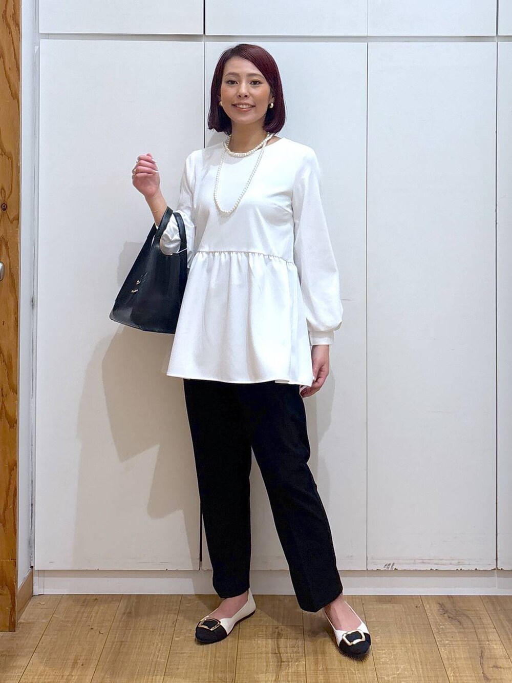 「体型カバー、ママコーデ、骨格ストレート、GLOBAL WORK、着痩せ・細見え、高見え、高身長」｜「GLOBAL WORKのスゴラクストレッチカットブラウス＊パンツセット/133621（パンツドレス、その他）」を使った、ココさん（レディース・165cm）の春コーディネートの2枚目の写真
