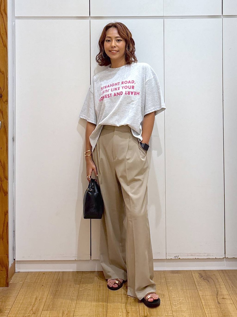「体型カバー、高見え、高身長、ママコーデ、骨格ストレート、GLOBAL WORK、着痩せ・細見え」｜「GLOBAL WORKのスペ軽お財布ショルダー/132336（ショルダーバッグ、ブラック系）」を使った、ココさん（レディース・165cm）の夏コーディネートの2枚目の写真