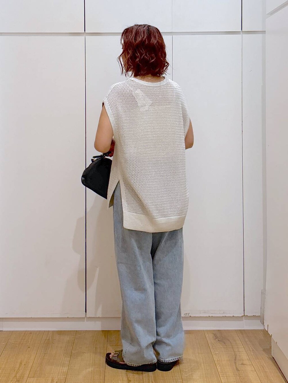 「体型カバー、高見え、高身長、GLOBAL WORK、着痩せ・細見え、ママコーデ、骨格ストレート」|「GLOBAL WORKのGOODデニムバギーパンツ/118365(デニムパンツ、ブルー系)」を使った、ココさん(レディース・165cm)の夏コーディネートの4枚目の写真