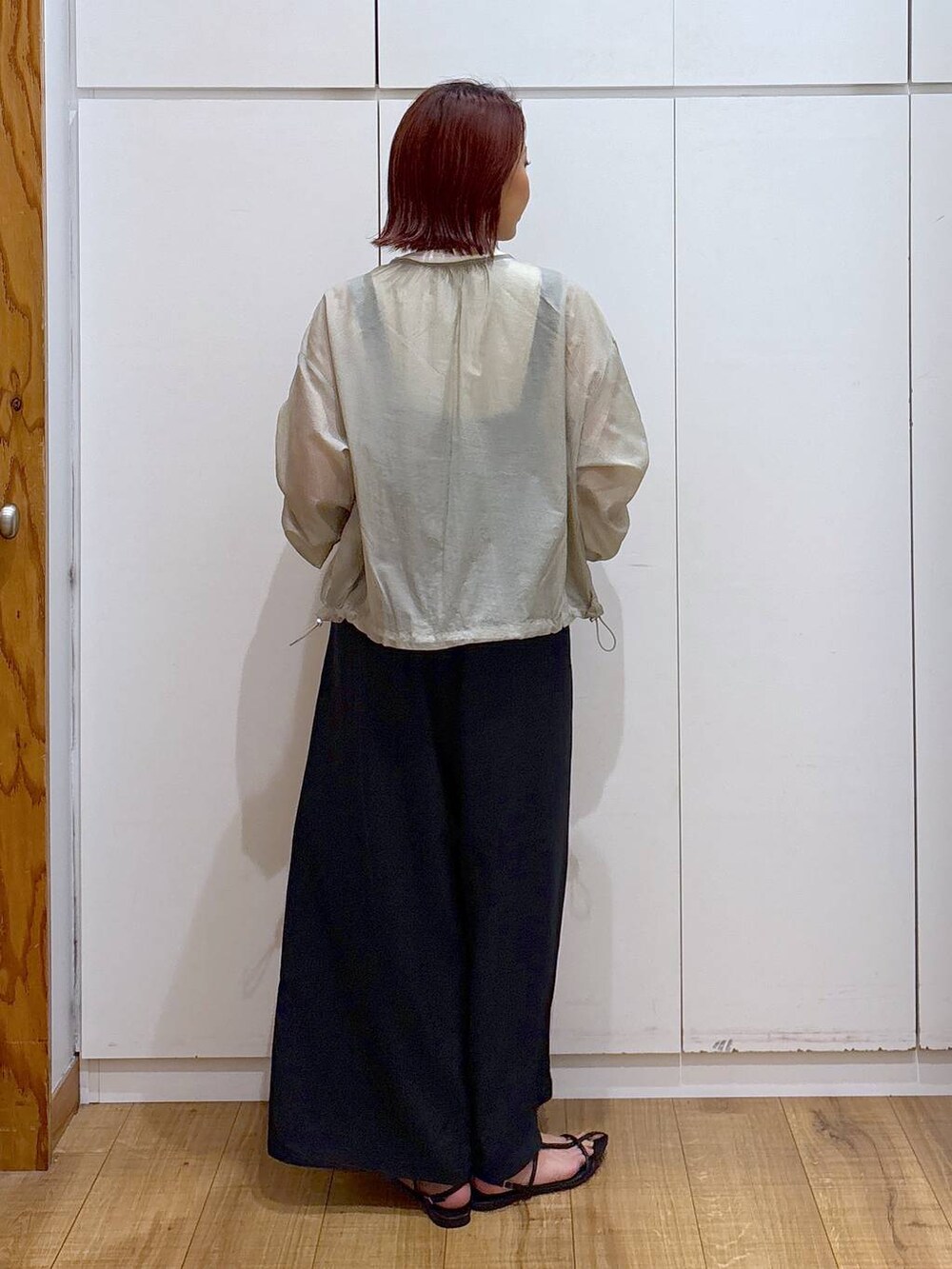 「高身長、ママコーデ、骨格ストレート、体型カバー、高見え、GLOBAL WORK、着痩せ・細見え」|「A part byのクロスフラットサンダル(サンダル、ブラック系)」を使った、ココさん(レディース・165cm)の春コーディネートの5枚目の写真