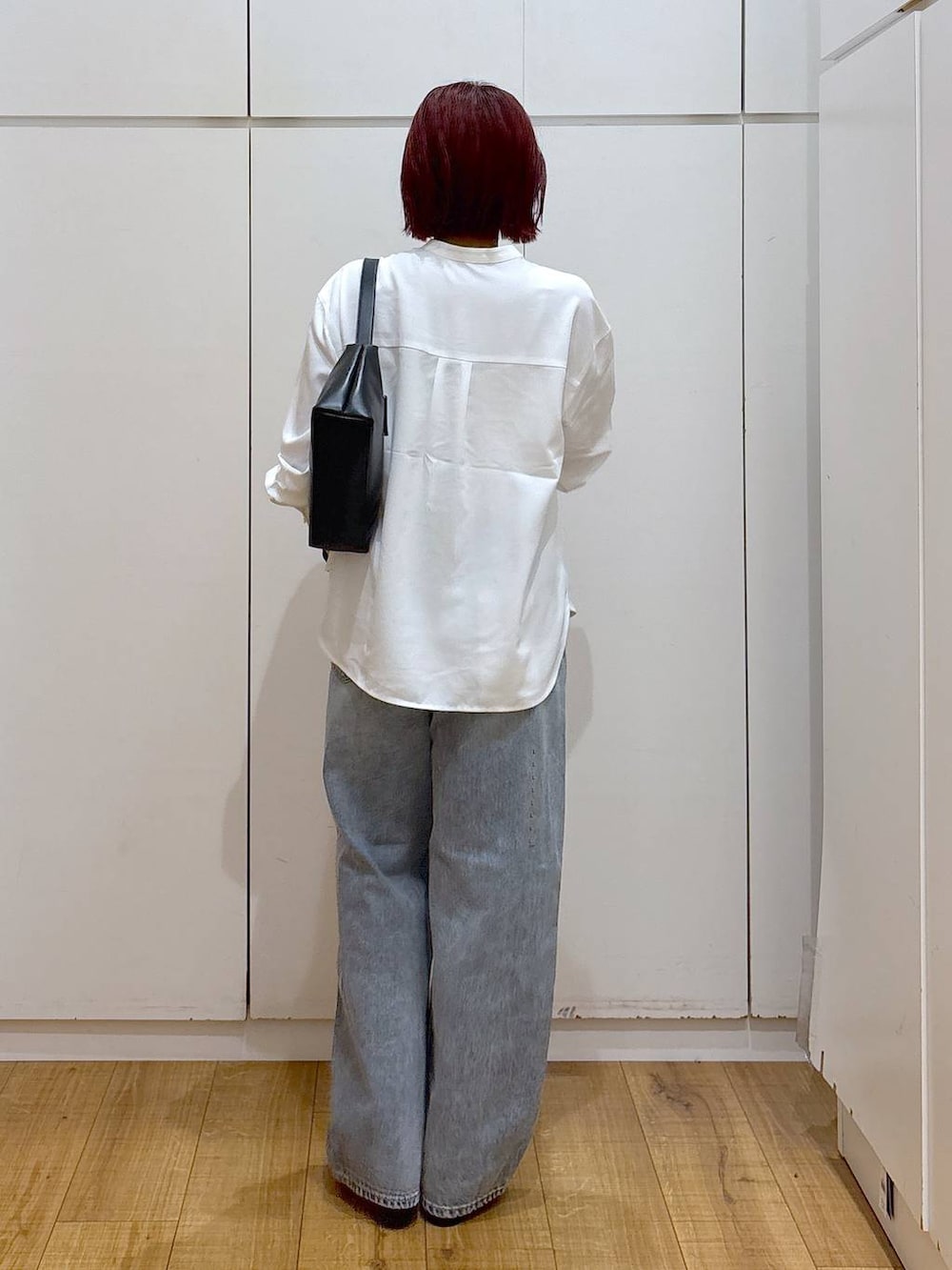「体型カバー、高見え、高身長、ママコーデ、骨格ストレート、GLOBAL WORK、着痩せ・細見え」|「GLOBAL WORKのGOODデニムバギーパンツ/118365(デニムパンツ、ブルー系)」を使った、ココさん(レディース・165cm)の春コーディネートの5枚目の写真