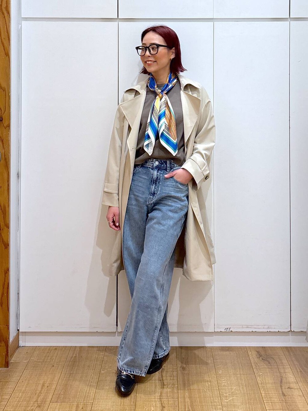 「体型カバー、高見え、高身長、ママコーデ、骨格ストレート、GLOBAL WORK、着痩せ・細見え」|「GLOBAL WORKのGOODデニムバギーパンツ/118365(デニムパンツ、ブルー系)」を使った、ココさん(レディース・165cm)の春コーディネートの2枚目の写真