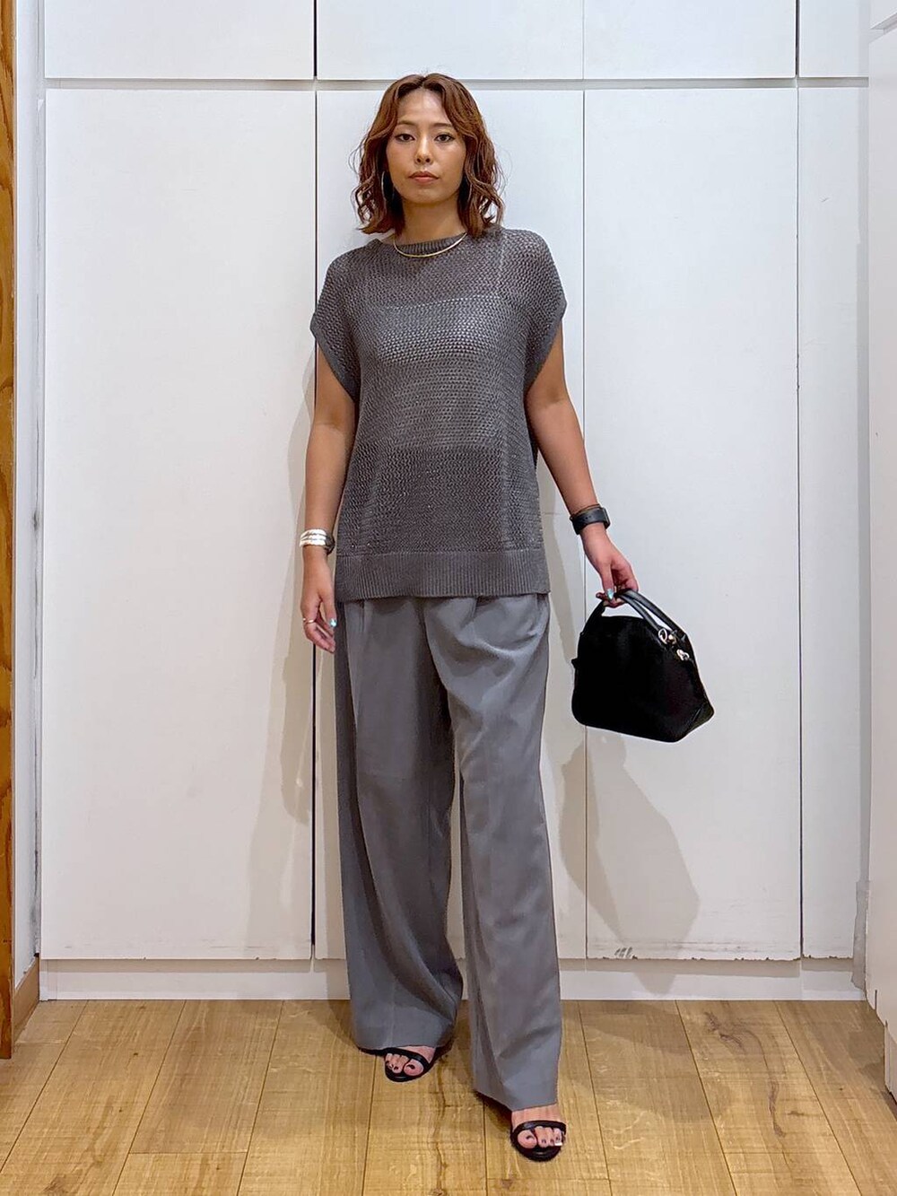 「体型カバー、高見え、高身長、ママコーデ、骨格ストレート、GLOBAL WORK、着痩せ・細見え、and STセール」｜「GLOBAL WORKのスペ軽お財布ショルダー/132336（ショルダーバッグ、ブラック系）」を使った、ココさん（レディース・165cm）の夏コーディネートの2枚目の写真