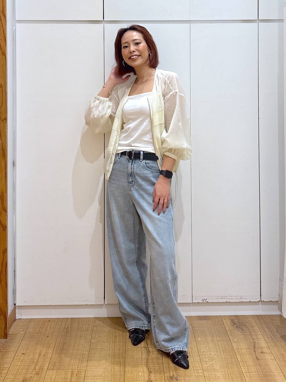 「体型カバー、高見え、高身長、ママコーデ、骨格ストレート、GLOBAL WORK、着痩せ・細見え」|「GLOBAL WORKのGOODデニムバギーパンツ/118365(デニムパンツ、ブルー系)」を使った、ココさん(レディース・165cm)の春コーディネートの2枚目の写真
