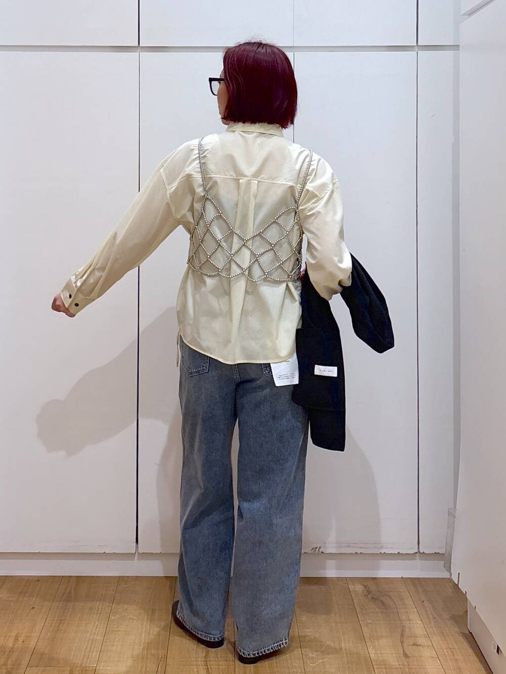 「体型カバー、高見え、高身長、ママコーデ、骨格ストレート、GLOBAL WORK、着痩せ・細見え、ジャケット、春コーデ、デニムパンツ」｜「GLOBAL WORKのGOODデニムバギーパンツ/118365（デニムパンツ、ブルー系）」を使った、ココさん（レディース・165cm）の春コーディネートの6枚目の写真