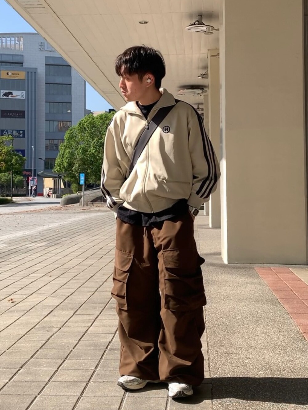 「韓国ファッション、冬コーデ、今日のコーデ、ootd、street、streetstyle、低身長、低身長コーデ」｜「9090のアイテム（スタジャン、ベージュ系）」を使った、GRAYGRAYさん（メンズ・165cm）の冬コーディネートの2枚目の写真