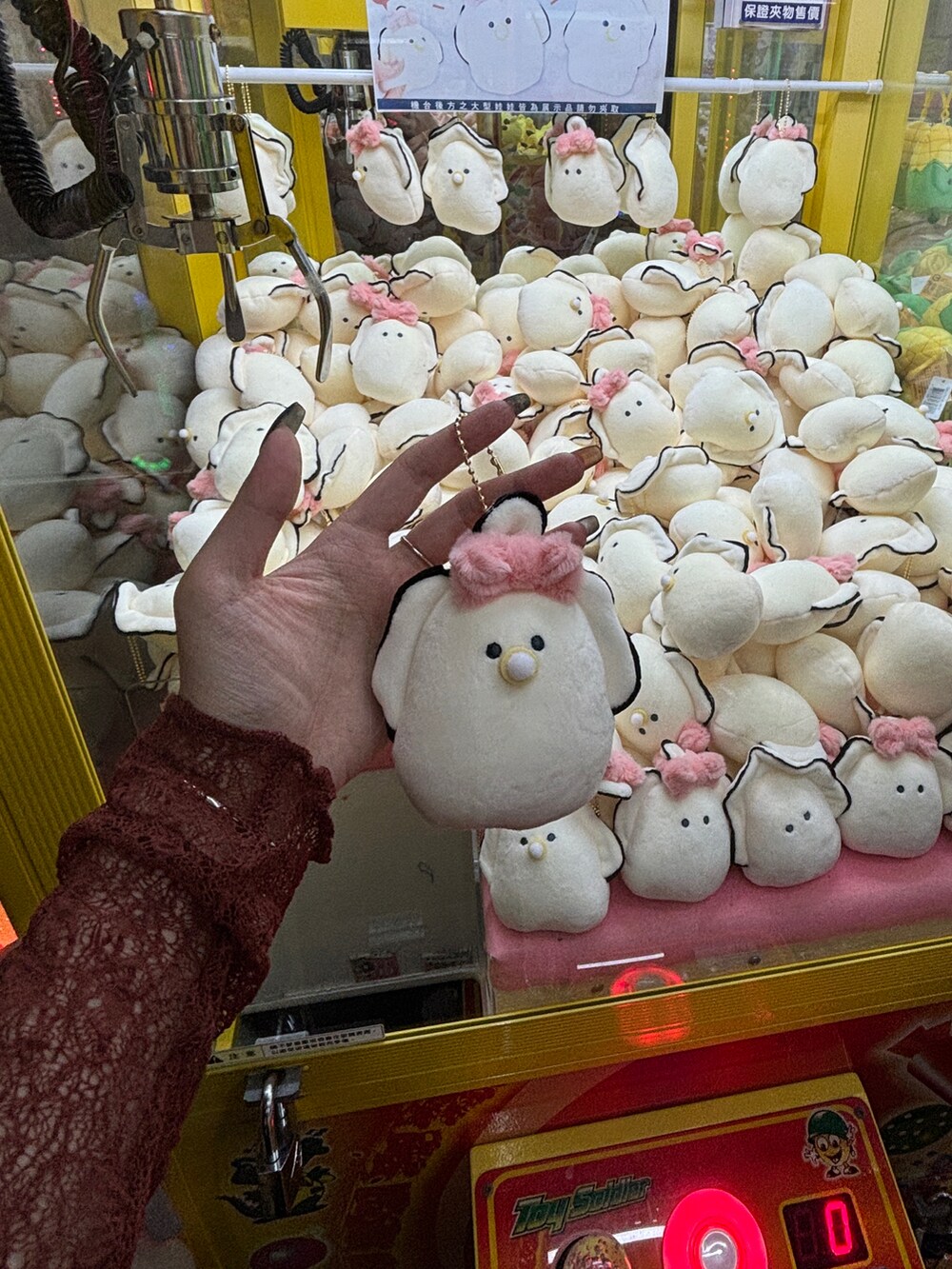 「ZARAのアイテム（ニット/セーター、レッド系）」を使った、qqjjさん（レディース・160cm）の冬コーディネートの5枚目の写真