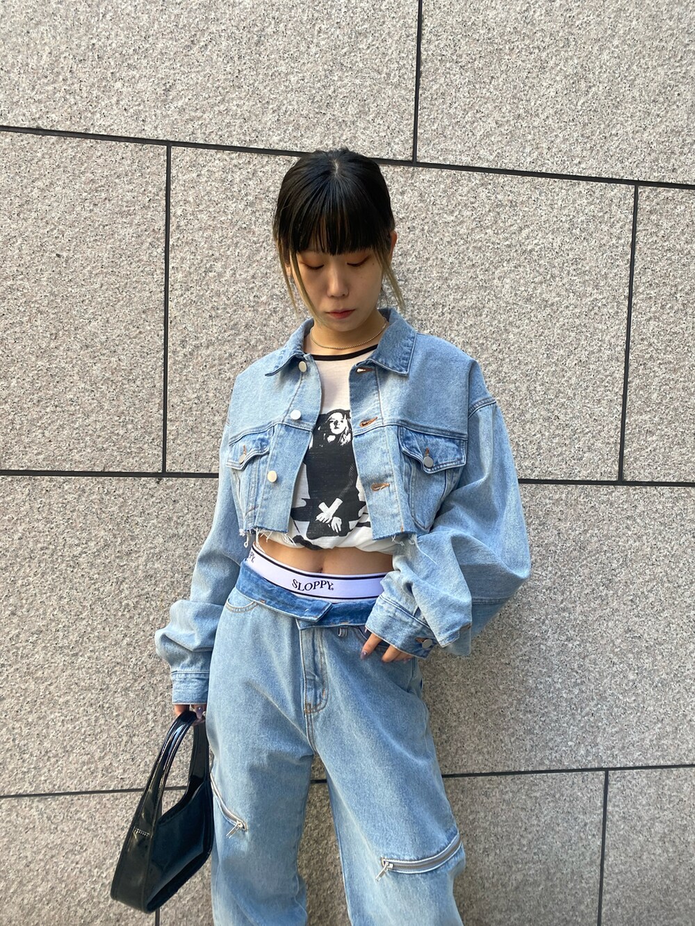 「春、春コーデ、デニムジャケット、デニムコーデ、WHO’S WHO gallery、低身長コーデ、ミニバッグ、セットアップ、ローライズ、ラグラン、モードストリート、モード、デニム」｜「WHO'S WHO galleryのジップデザインデニム（デニムパンツ、ブルー系）」を使った、wwgmikiさん（レディース・158cm）の春コーディネートの2枚目の写真