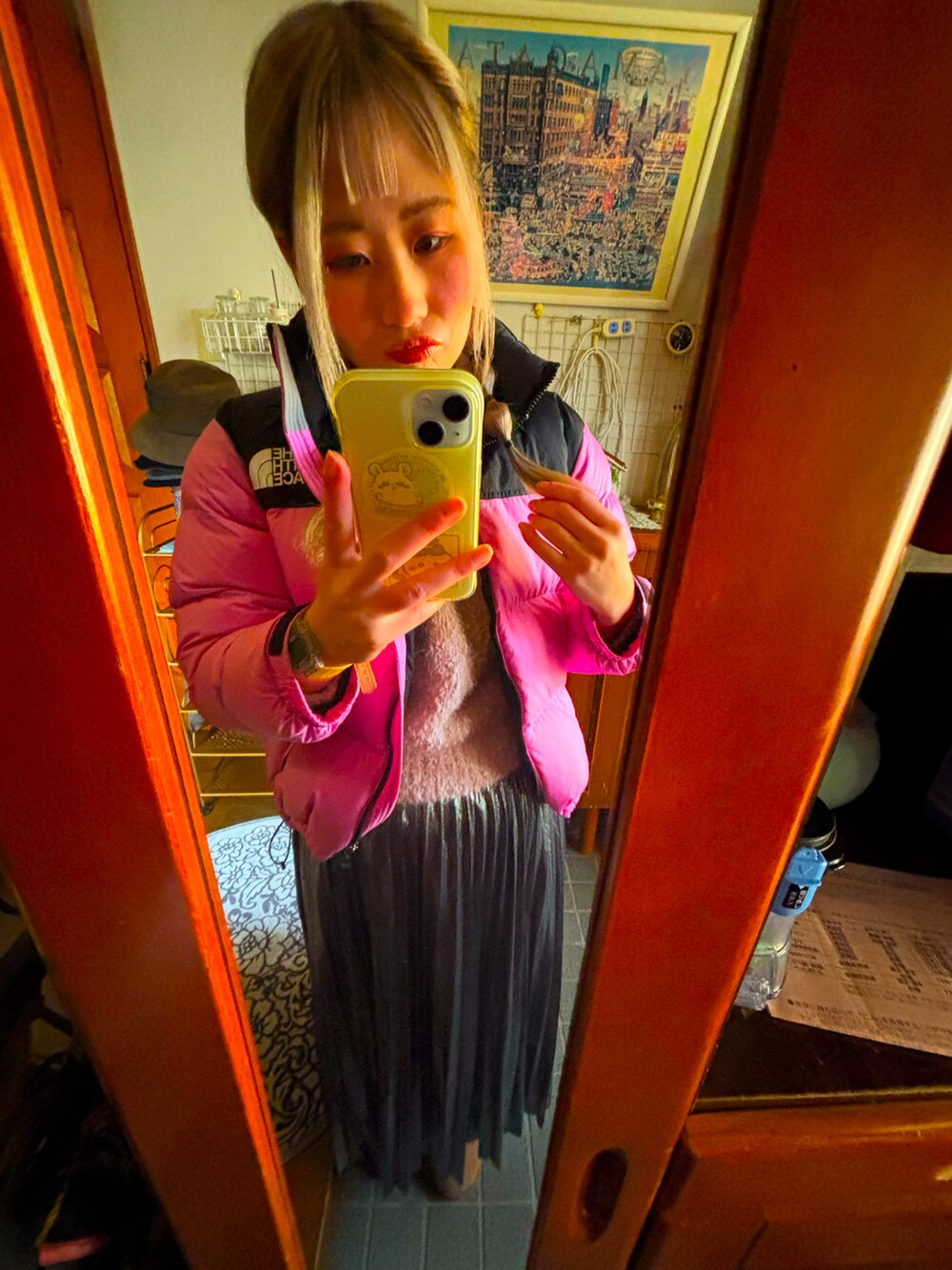 「あったかコーデ、ニットコーデ、クリスマスに着たい服、プリーツスカート、ロングスカート、ピンク」｜「MOUSSYのアイテム（ニット/セーター、ピンク系）」を使った、香桃さん（レディース・161cm）の冬コーディネートの2枚目の写真