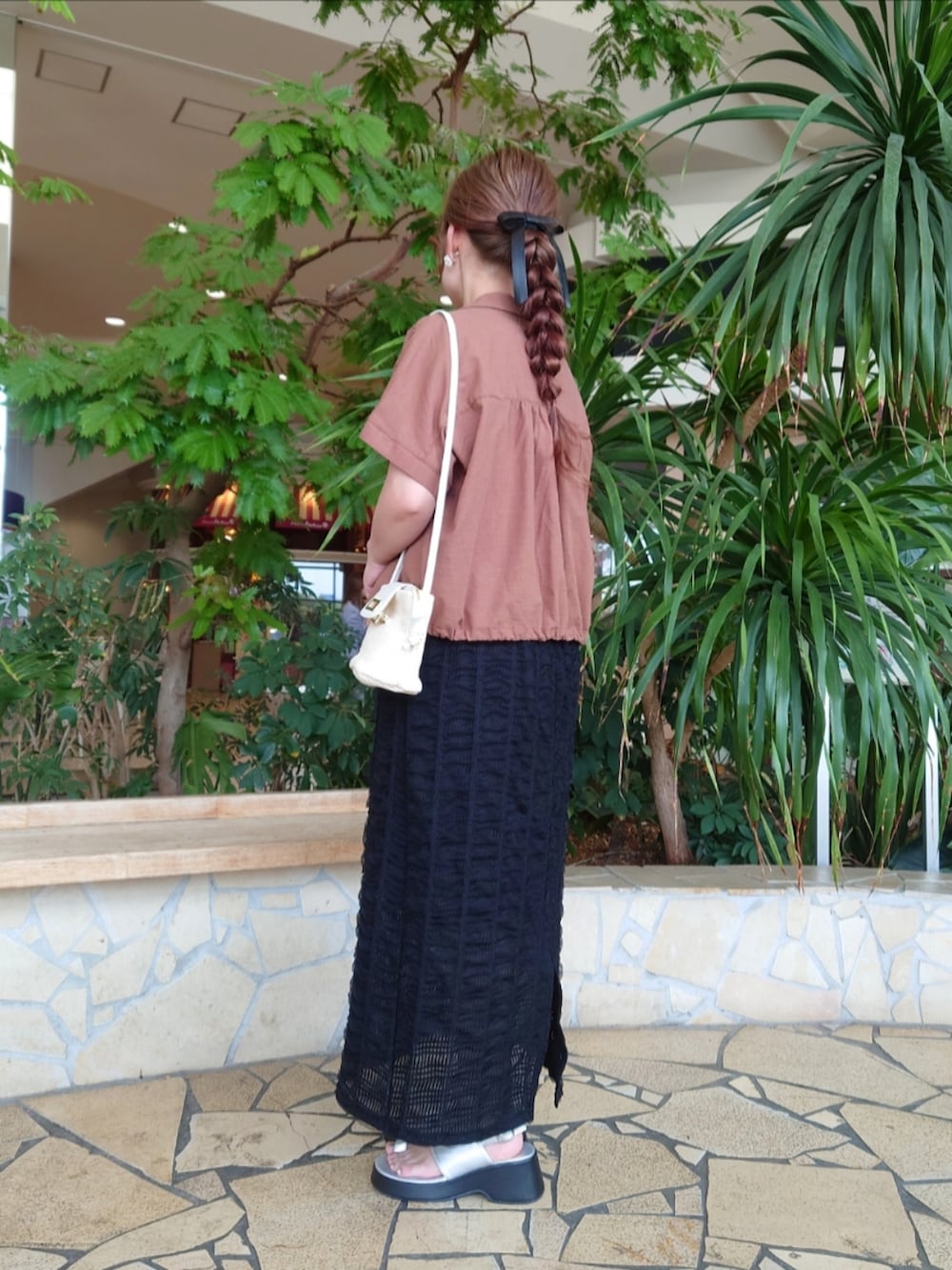 yumichiさんの「【接触冷感】筆記体ミニロゴフレンチスリーブTシャツ（Te chichi TERRASSE）」を使ったコーディネートの2枚目の写真