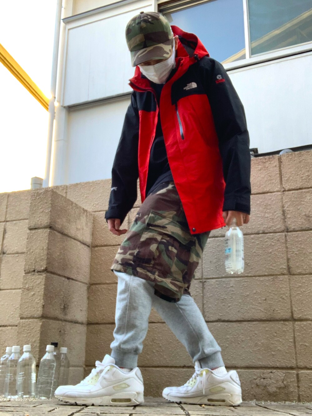 「SWAGGERのアイテム（キャップ、グリーン系）」を使った、植草ムノイズ達郎さん（メンズ・174cm）の冬コーディネートの2枚目の写真