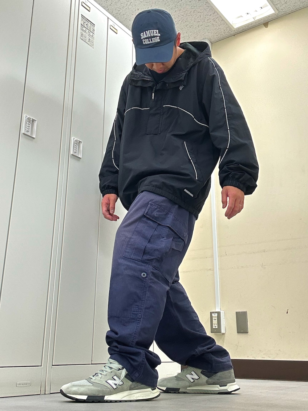 「samuelのアイテム（キャップ、ブルー系）」を使った、植草ムノイズ達郎さん（メンズ・174cm）の春コーディネートの2枚目の写真