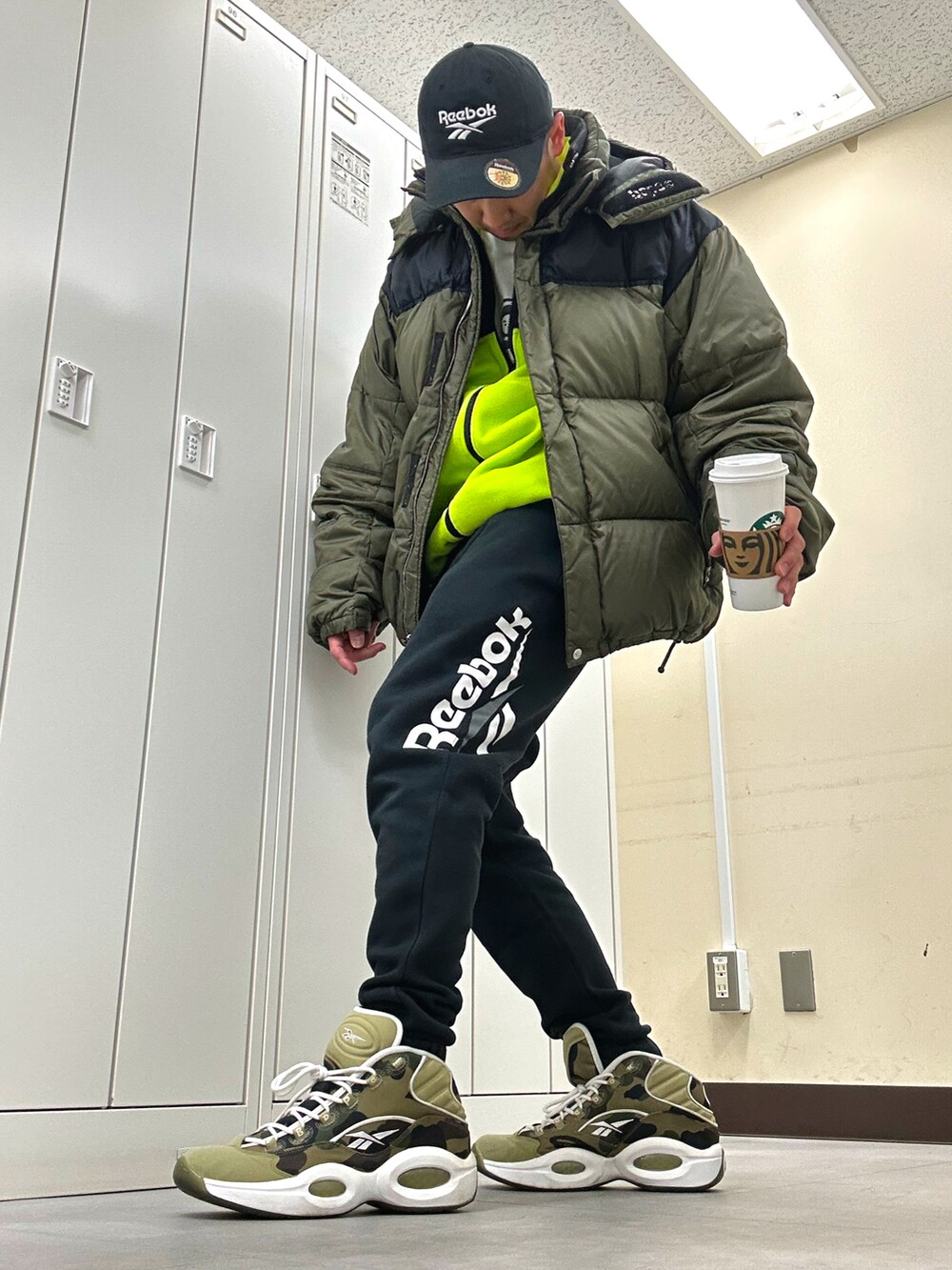「Reebokのアイテム（キャップ、ブラック系）」を使った、植草ムノイズ達郎さん（メンズ・174cm）の冬コーディネートの2枚目の写真