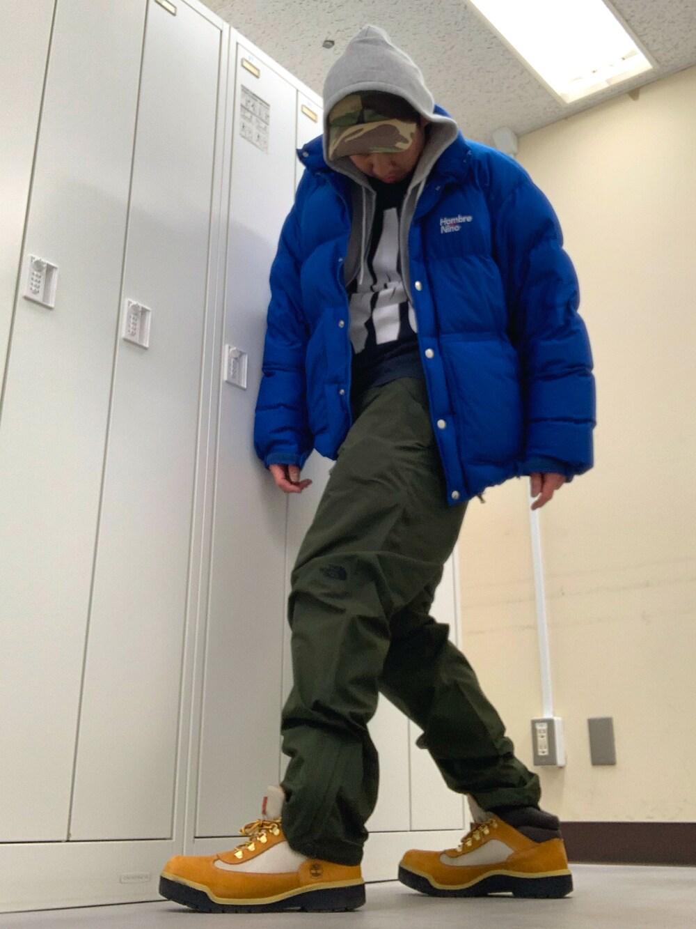 「SWAGGERのアイテム（キャップ、グリーン系）」を使った、植草ムノイズ達郎さん（メンズ・174cm）の春コーディネートの2枚目の写真