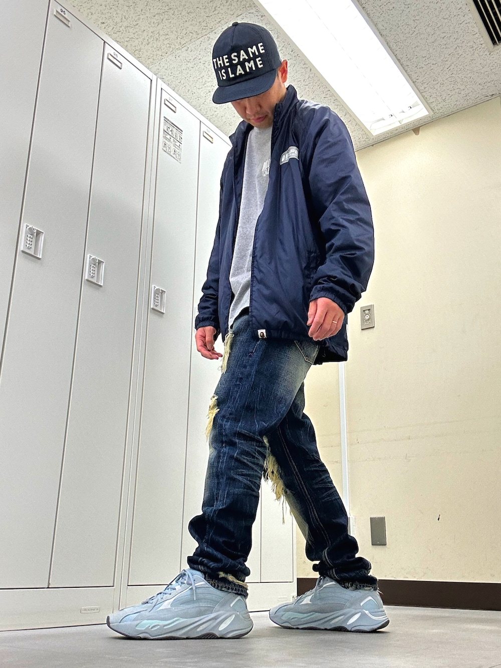 「UNIQLOのアイテム（キャップ、ブルー系）」を使った、植草ムノイズ達郎さん（メンズ・174cm）の春コーディネートの2枚目の写真