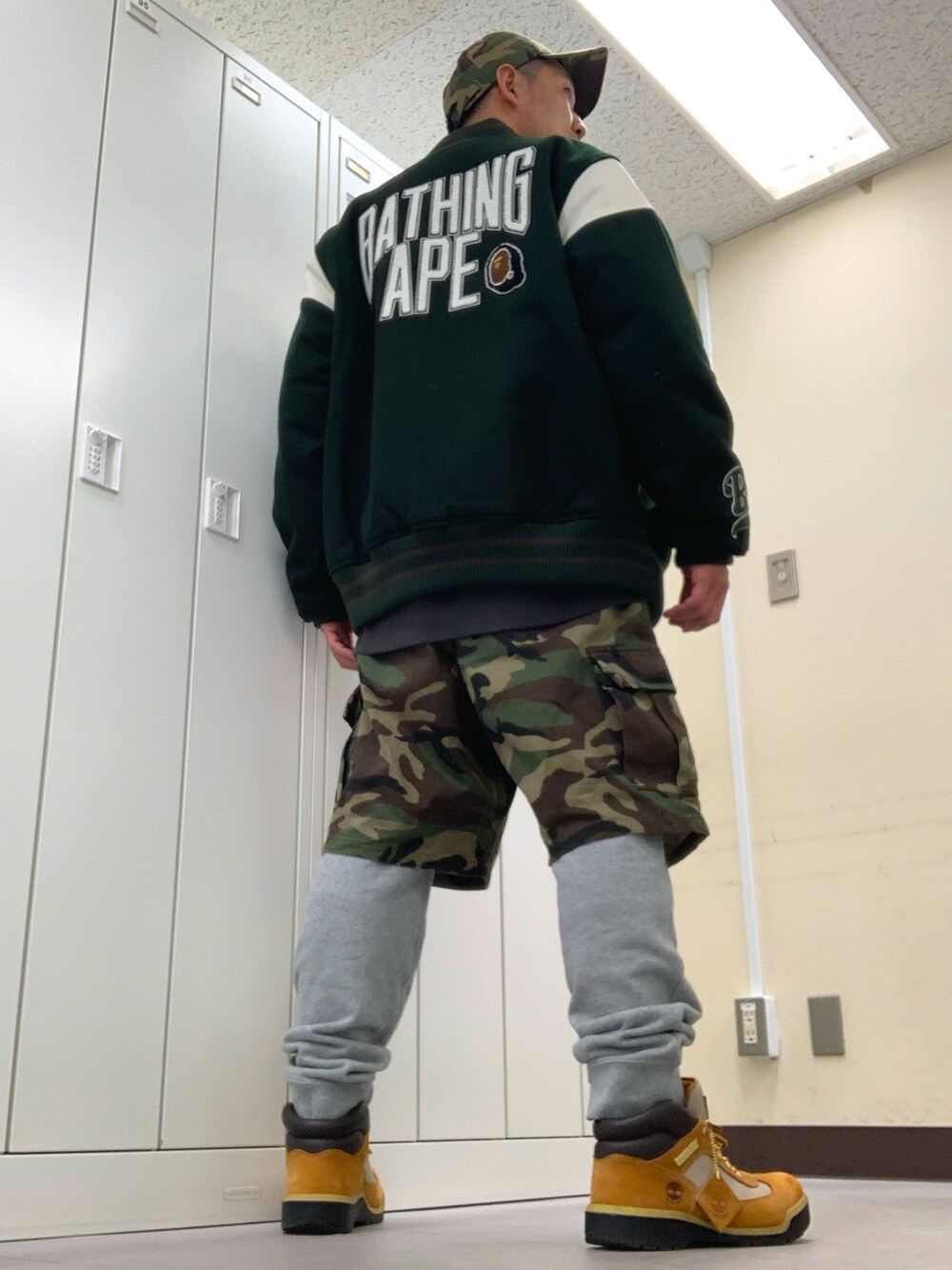 「SWAGGERのアイテム（キャップ、グリーン系）」を使った、植草ムノイズ達郎さん（メンズ・174cm）の冬コーディネートの3枚目の写真