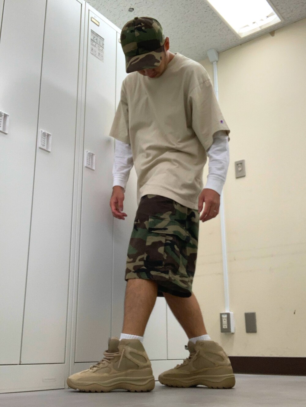 「SWAGGERのアイテム（キャップ、グリーン系）」を使った、植草ムノイズ達郎さん（メンズ・174cm）の秋コーディネートの2枚目の写真