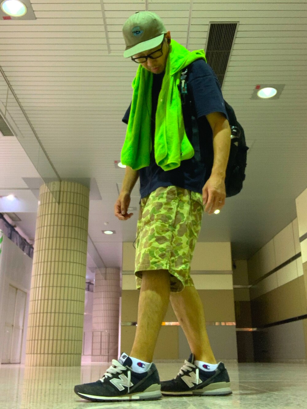 「FORTY PERCENT AGAINST RIGHTSのアイテム（キャップ、グリーン系）」を使った、植草ムノイズ達郎さん（メンズ・174cm）の夏コーディネートの2枚目の写真