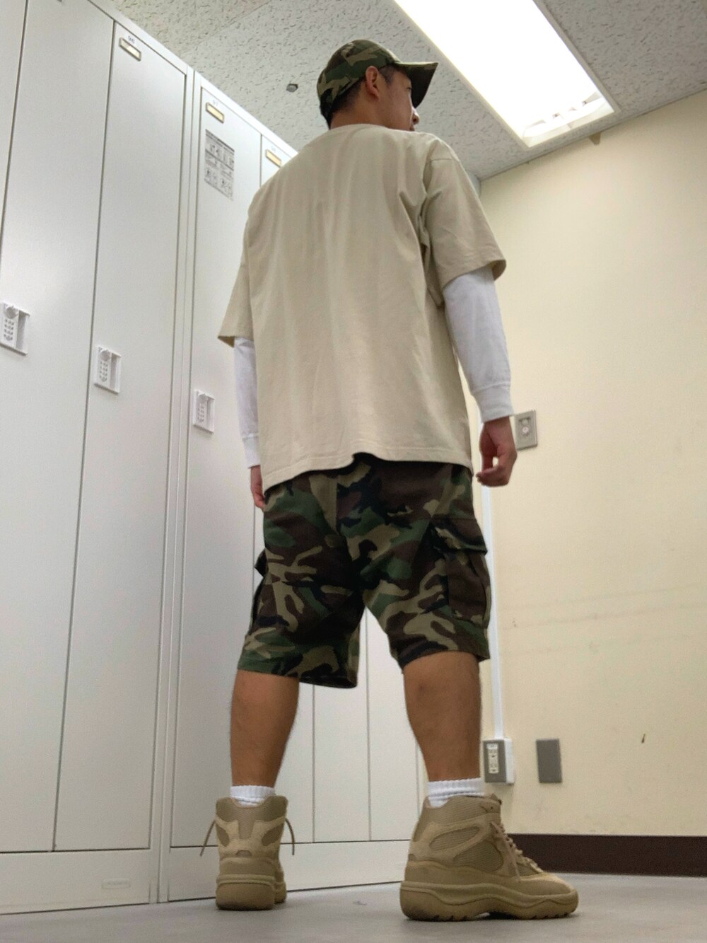「SWAGGERのアイテム（キャップ、グリーン系）」を使った、植草ムノイズ達郎さん（メンズ・174cm）の秋コーディネートの3枚目の写真