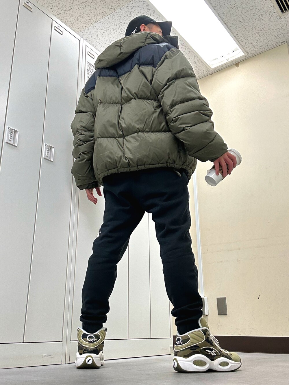 「Reebokのアイテム（キャップ、ブラック系）」を使った、植草ムノイズ達郎さん（メンズ・174cm）の冬コーディネートの3枚目の写真