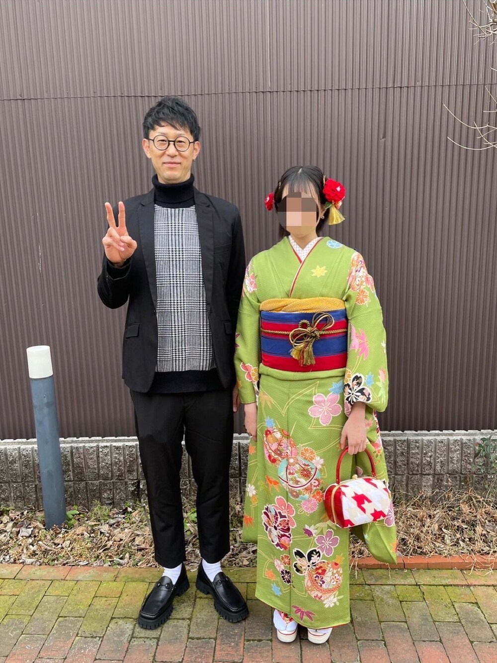 「DOOPZのハイストレッチアンクルトラウザー（スラックス、ブラック系）」を使った、うろーごさん（メンズ・184cm）の冬コーディネートの2枚目の写真