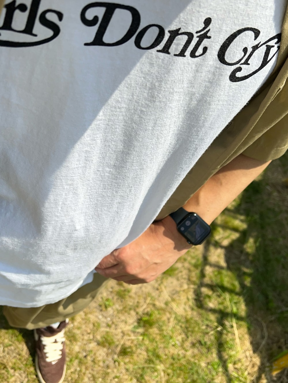 「セットアップ、チョコレート、ベージュ、ディッキーズ(Dickies)、ヒューマンメイド、ガールズドントクライ、春夏コーデ、淡色コーデ、シャツスタイル、ストリート、NIKE、メガネ男子、お出かけコーデ日記、ハーフパンツ、カラーパンツ」｜「HUMAN MADEのhuman made×Girls Don't Cry（Tシャツ/カットソー、ホワイト系）」を使った、し〜も☆さん（メンズ・172cm）の春コーディネートの3枚目の写真