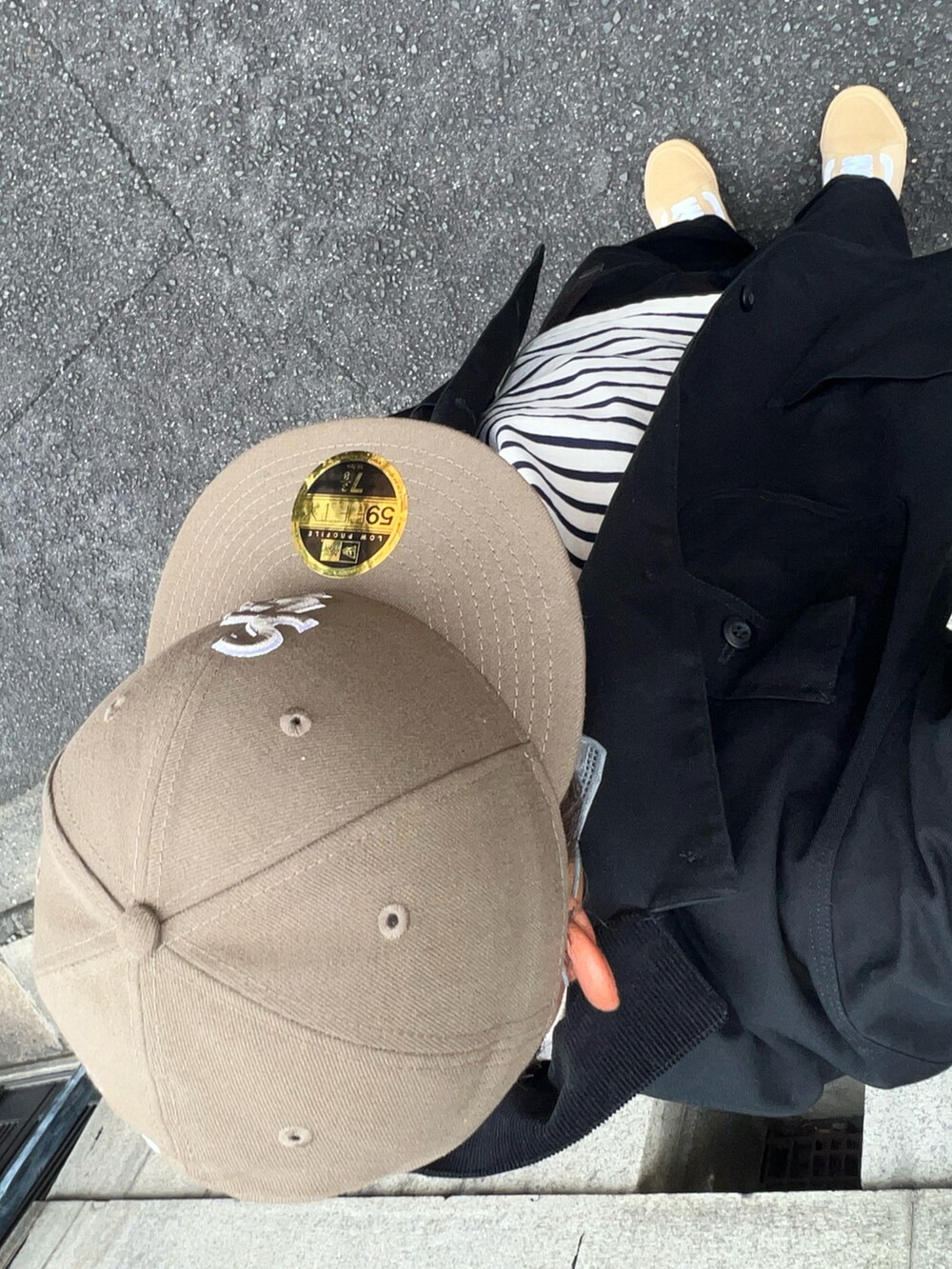 「セットアップ、ボーダー、キャップ、秋服準備はじめました、ビッグシルエット、カーゴパンツ、スニーカー、ストリート」｜「WIND AND SEAのwind and sea × NEW ERA キャップ BROWN（キャップ、ブラウン系）」を使った、し〜も☆さん（メンズ・172cm）の秋コーディネートの3枚目の写真