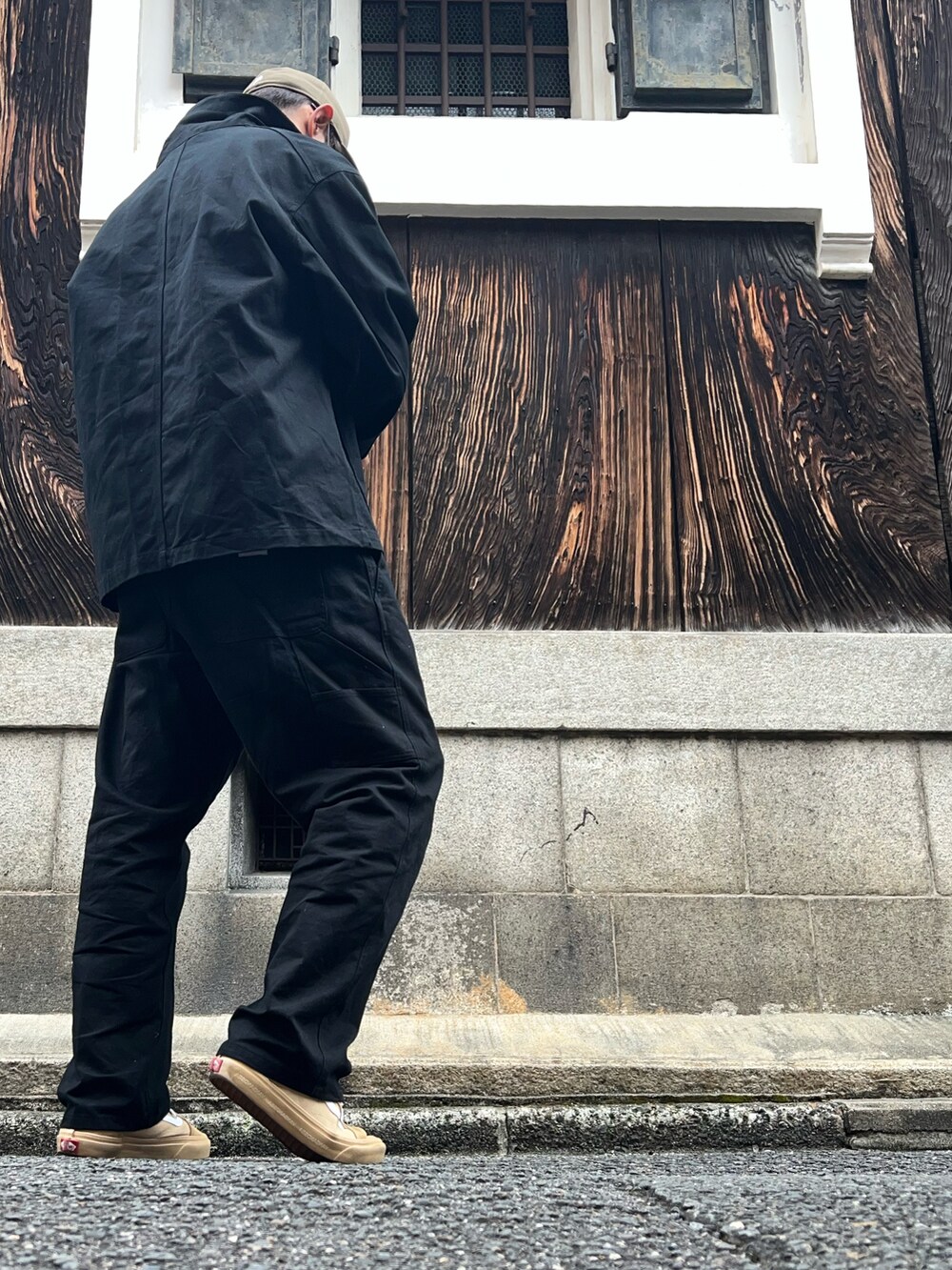 「セットアップ、ボーダー、キャップ、秋服準備はじめました、ビッグシルエット、カーゴパンツ、スニーカー、ストリート」｜「WIND AND SEAのwind and sea × NEW ERA キャップ BROWN（キャップ、ブラウン系）」を使った、し〜も☆さん（メンズ・172cm）の秋コーディネートの2枚目の写真