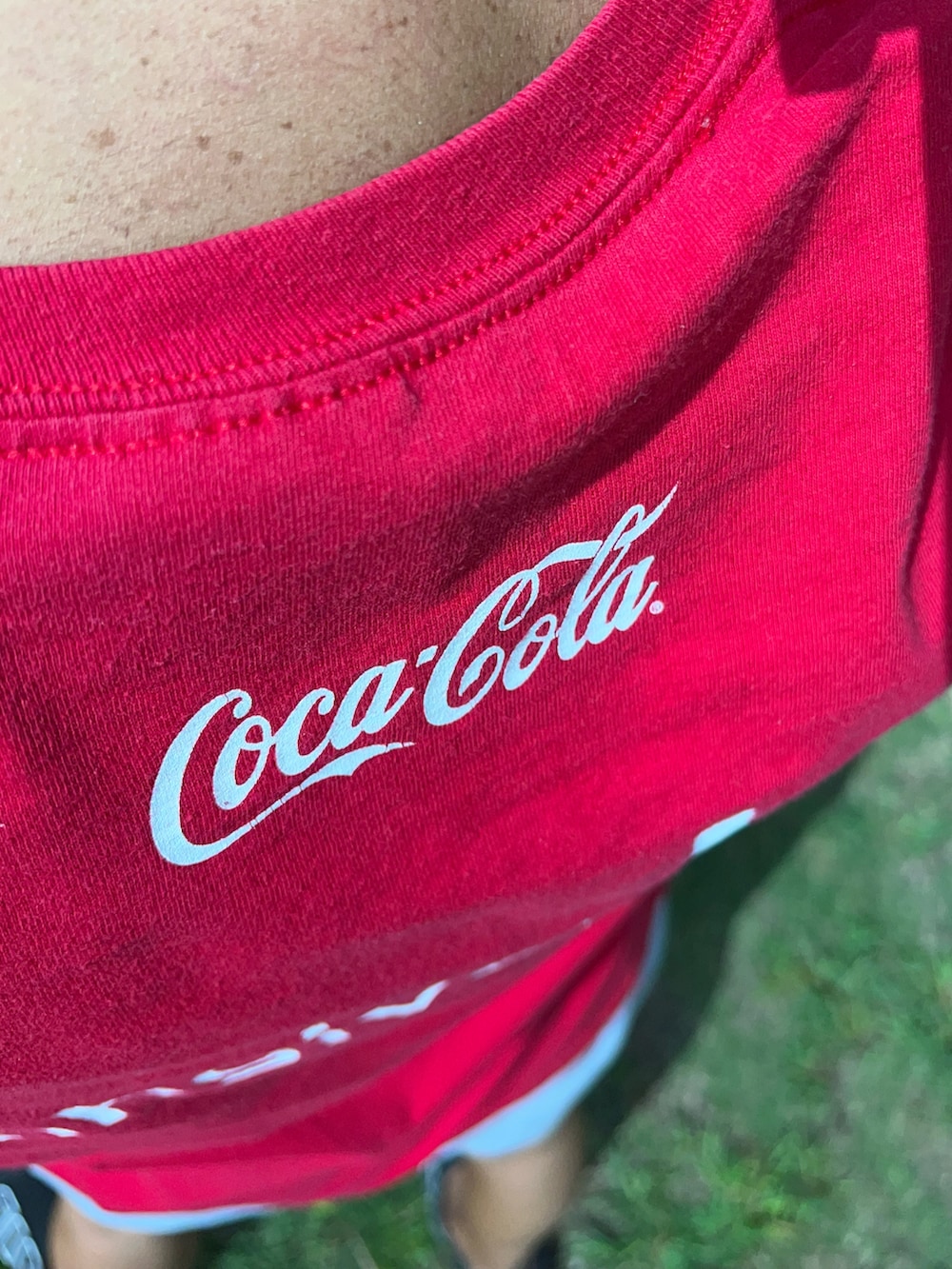 「ハーフパンツ、古着MIX、ストリート、メガネ男子、サンダル、モアテン、キャップ、スポーツミックス、休日スタイル、コカコーラ」｜「NIKEのAIR MORE UPTEMPO SLIDE　DV2132-001（サンダル、ブラック系）」を使った、し〜も☆さん（メンズ・172cm）の秋コーディネートの3枚目の写真
