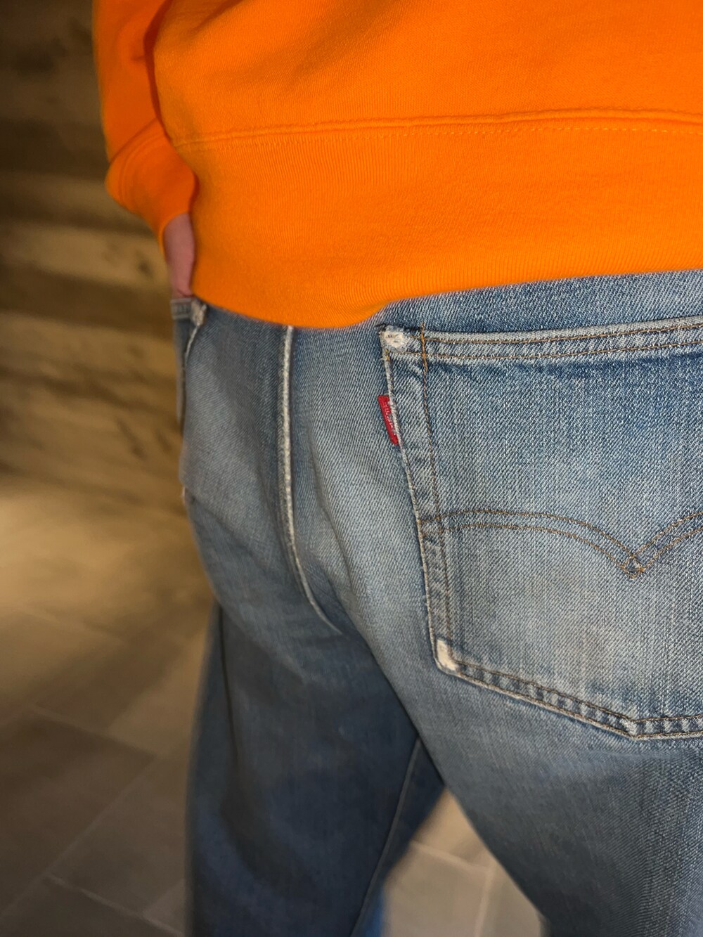 「Levi's、古着、ビンテージ、ビンテージデニム、古着MIX、ほめられ本命コーデ、チェック、ダウンジャケット、スニーカー、春アウター」｜「Levi'sの古着Levi′s501 66モデル前期（デニムパンツ、ブルー系）」を使った、し〜も☆さん（メンズ・172cm）の冬コーディネートの4枚目の写真