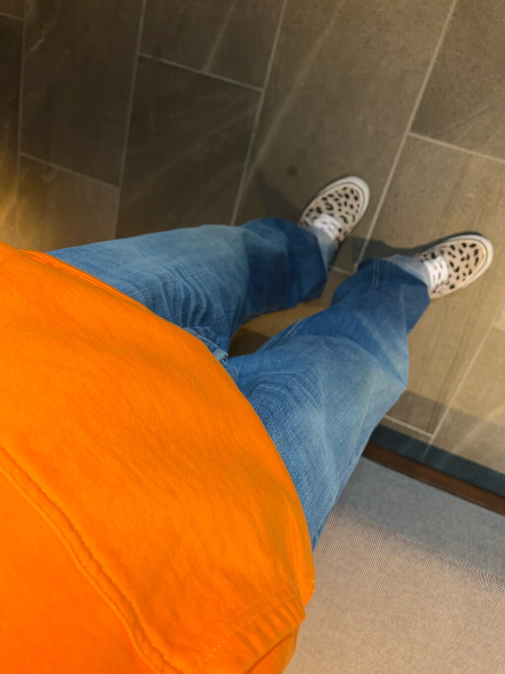 「Levi's、古着、ビンテージ、ビンテージデニム、古着MIX、ほめられ本命コーデ、チェック、ダウンジャケット、スニーカー、春アウター」｜「Levi'sの古着Levi′s501 66モデル前期（デニムパンツ、ブルー系）」を使った、し〜も☆さん（メンズ・172cm）の冬コーディネートの3枚目の写真