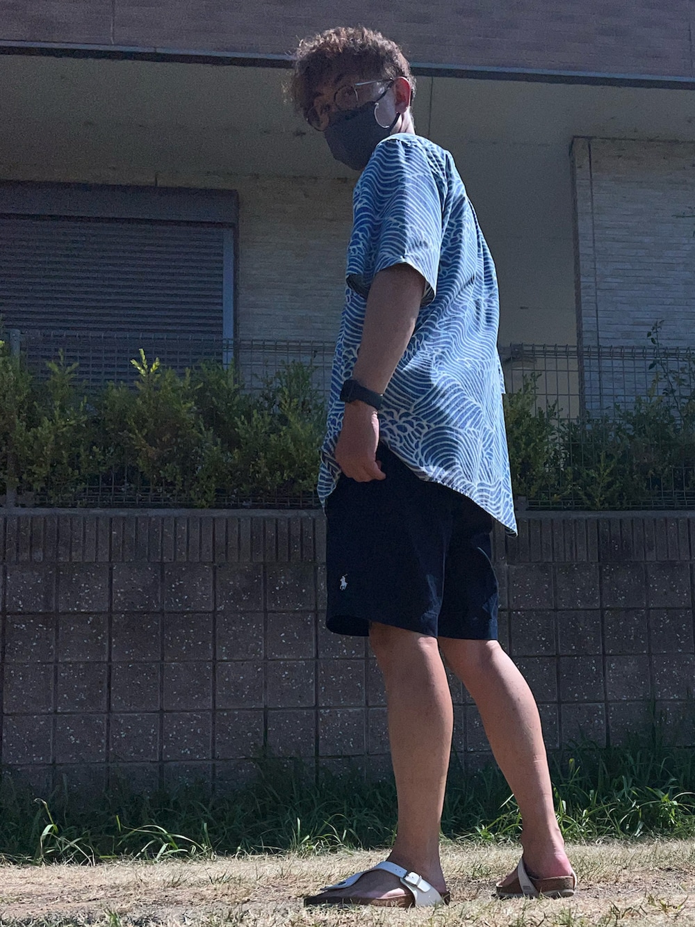 「アロハシャツ、柄シャツ、古着MIX、なみなみウェーブ、ビッグシルエット、ハーフパンツ、メガネ男子、ラルフローレン、レインスプーナー、ネイビー、ビルケンシュトック、夏コーデ、アロハ塾、アメカジ」｜「reyn spoonerの古着アロハシャツ🌊荒波（シャツ/ブラウス、ブルー系）」を使った、し〜も☆さん（メンズ・172cm）の夏コーディネートの2枚目の写真