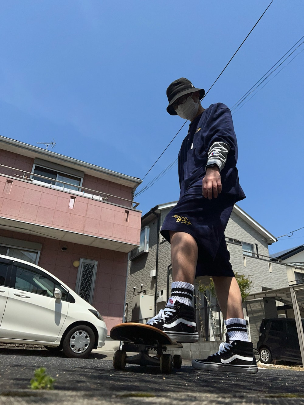 「休日スタイル、休日コーデ、セットアップ、セットアップスタイル、ロンT、ハイカットスニーカー、スケータースタイル、スケーター、ビックシルエット、春夏コーデ、バケットハット、VANS」｜「FREAK'S STOREのSAUVENIR/サウべニア 別注 KANNAIGIパイル/館内着/セットアップ（ルームウェア/パジャマ、ブルー系）」を使った、し〜も☆さん（メンズ・172cm）の春コーディネートの2枚目の写真