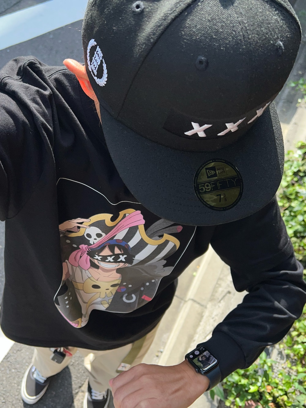 「レイヤードスタイル、ゴッドセレクション #トリプルエックス、ルフィー、重ね着ベストシーズン、秋コーデ、スニーカー、ロンT」｜「HUMAN MADEのHUMAN MADE Skater Chino Pants（チノパンツ、ベージュ系）」を使った、し〜も☆さん（メンズ・172cm）の秋コーディネートの3枚目の写真
