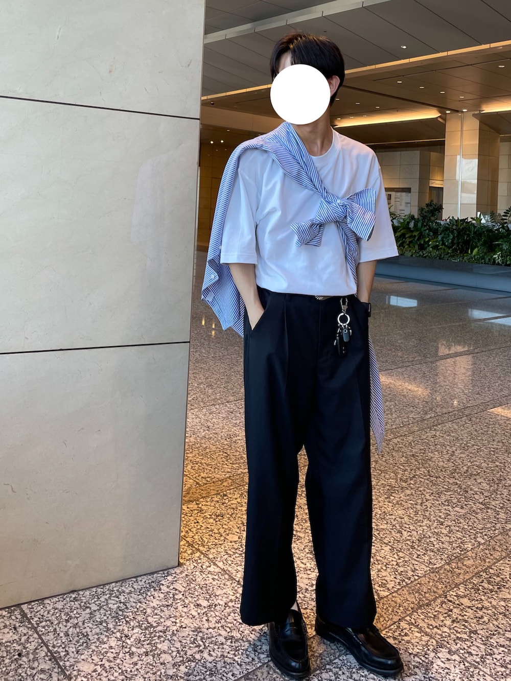 「たすき掛け、きれいめカジュアル、ストライプ、青シャツ、ブルーコーデ、ローファー、ootd、オトナカジュアル、デートスタイル（MEN）、fashion、men、デニムっていいよね、カジュアルコーデ、スニーカーコーデ、ろー」｜「POLO RALPH LAURENのアイテム（シャツ/ブラウス、ブルー系）」を使った、たくやさん（メンズ・173cm）の夏コーディネートの2枚目の写真